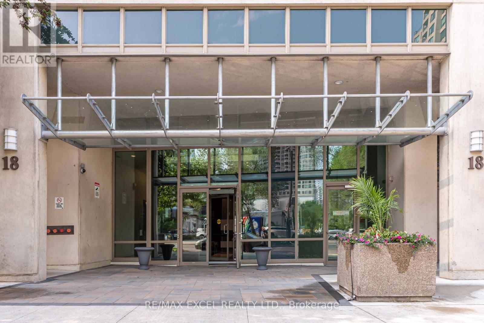 












2715 - 18 PARKVIEW AVENUE

,
Toronto (Willowdale East),




Ontario
M2N7H7

