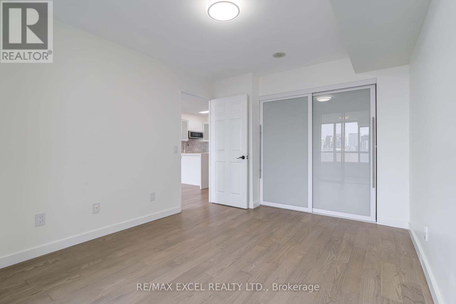 












2715 - 18 PARKVIEW AVENUE

,
Toronto (Willowdale East),




Ontario
M2N7H7

