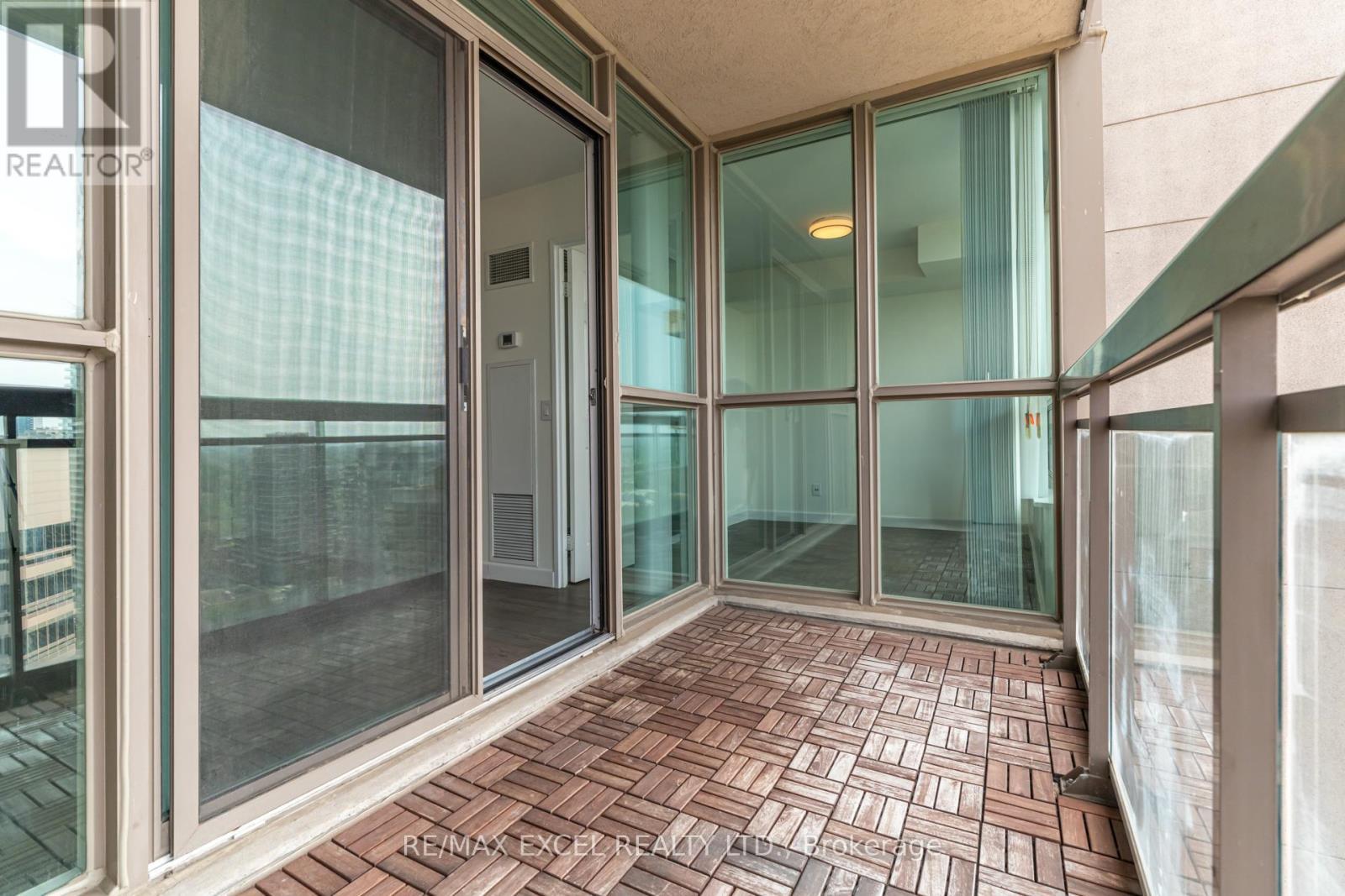 












2715 - 18 PARKVIEW AVENUE

,
Toronto (Willowdale East),




Ontario
M2N7H7

