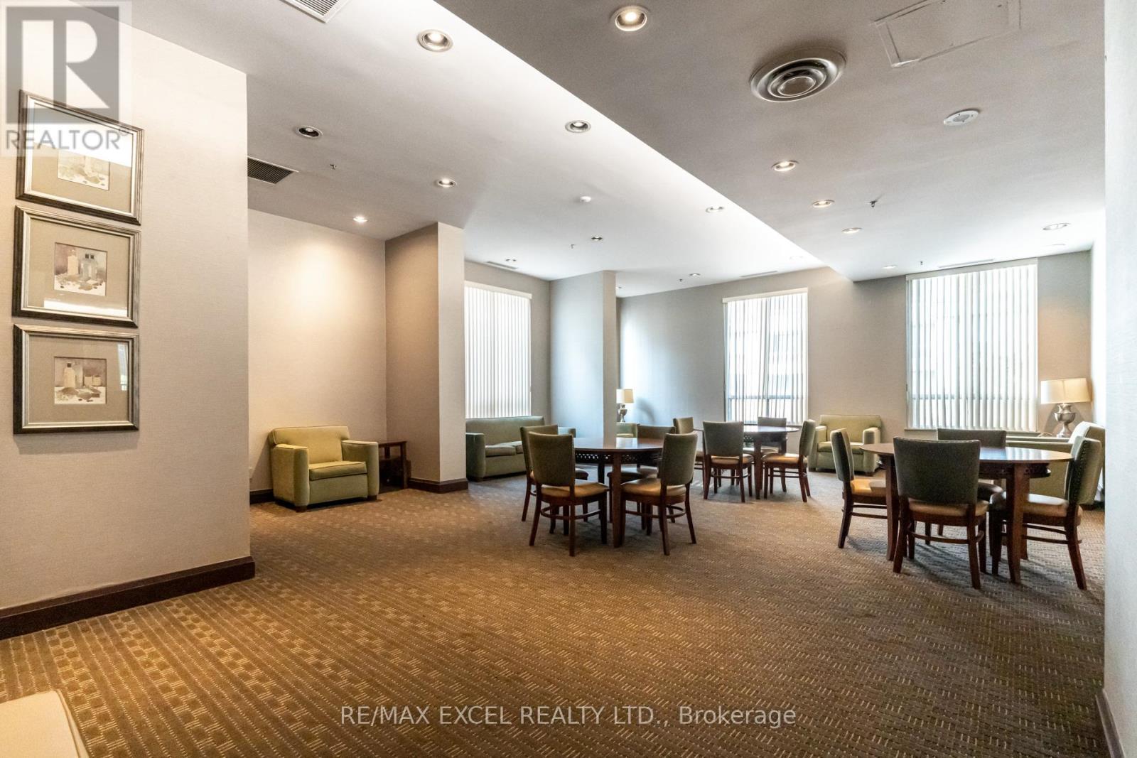












2715 - 18 PARKVIEW AVENUE

,
Toronto (Willowdale East),




Ontario
M2N7H7

