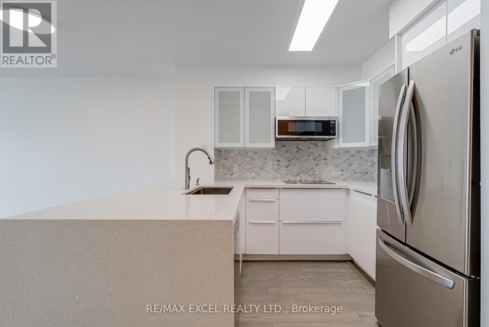 












2715 - 18 PARKVIEW AVENUE

,
Toronto (Willowdale East),




Ontario
M2N7H7

