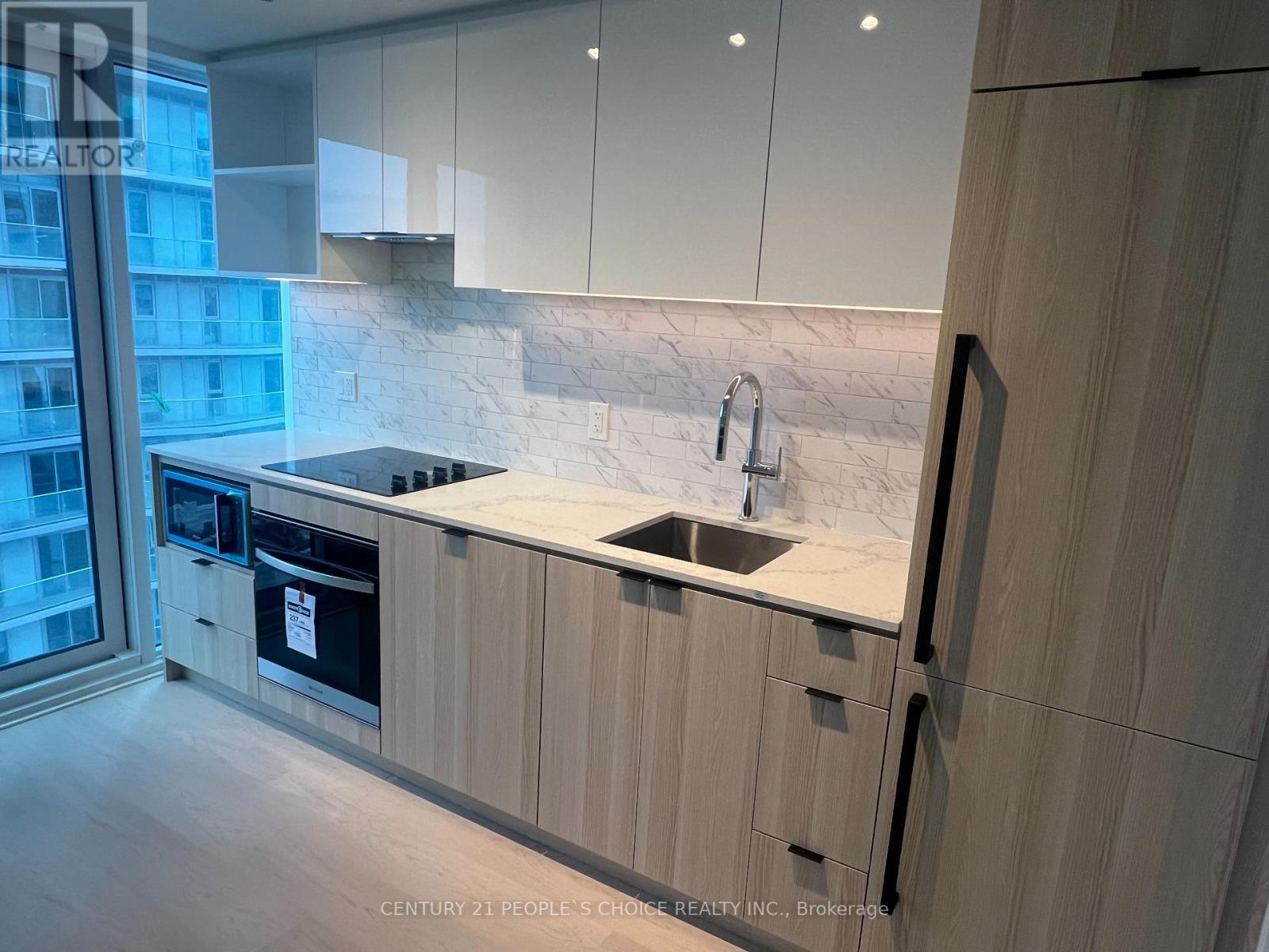 












3206 - 252 CHURCH STREET N

,
Toronto (Church-Yonge Corridor),




Ontario
M5B0E6

