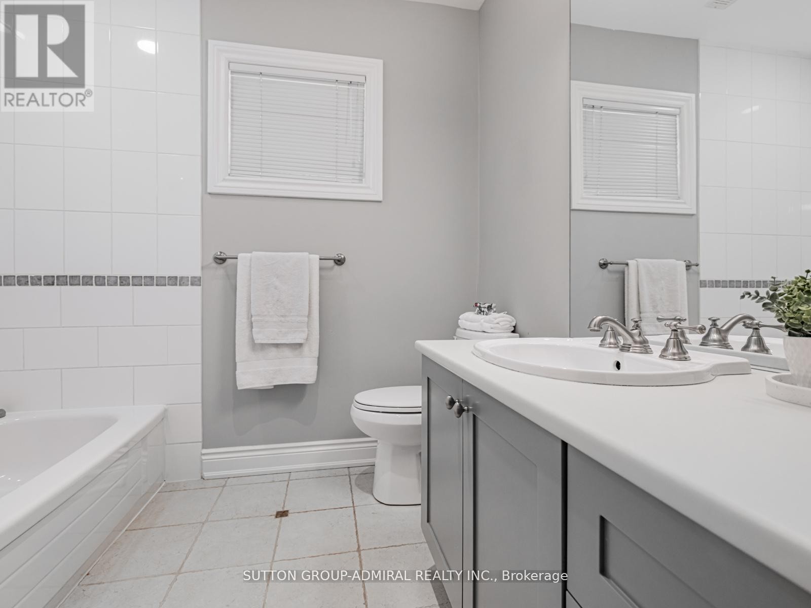 












538 BEDFORD PARK AVENUE

,
Toronto (Bedford Park-Nortown),




Ontario
M5M1K3

