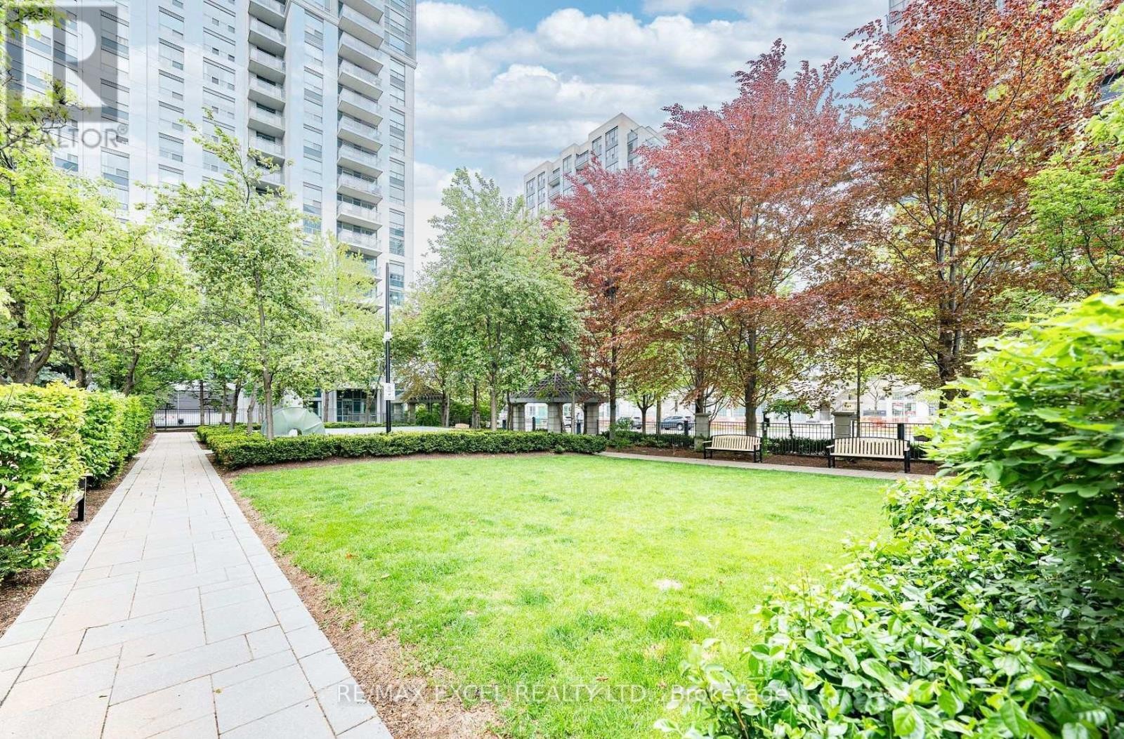 












2006 - 21 HILLCREST AVENUE

,
Toronto (Willowdale East),




Ontario
M2N7K2

