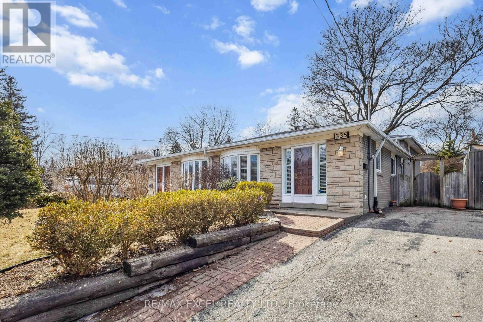 












335 WOODSWORTH ROAD

,
Toronto (St. Andrew-Windfields),




Ontario
M2L2T7

