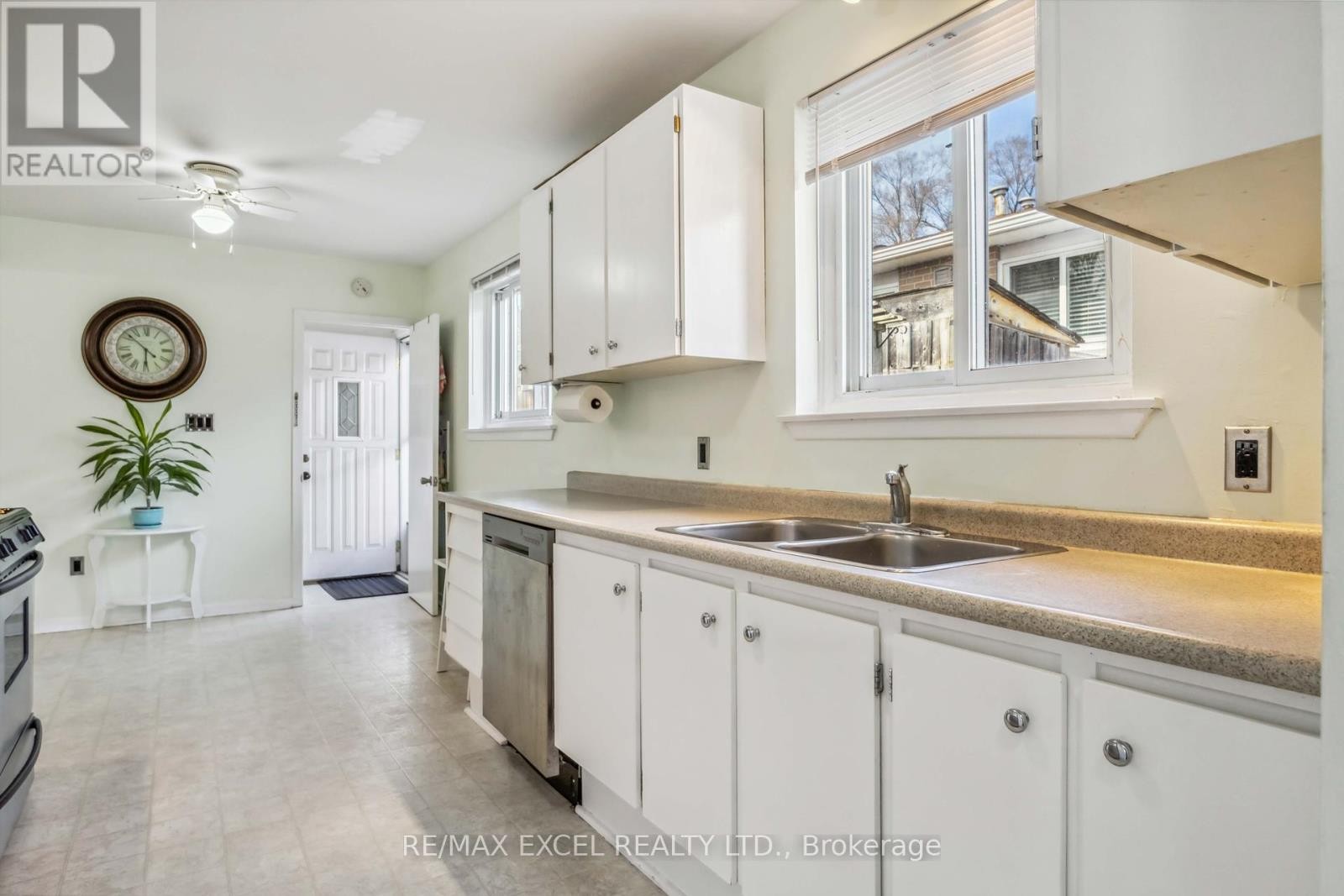 












335 WOODSWORTH ROAD

,
Toronto (St. Andrew-Windfields),




Ontario
M2L2T7

