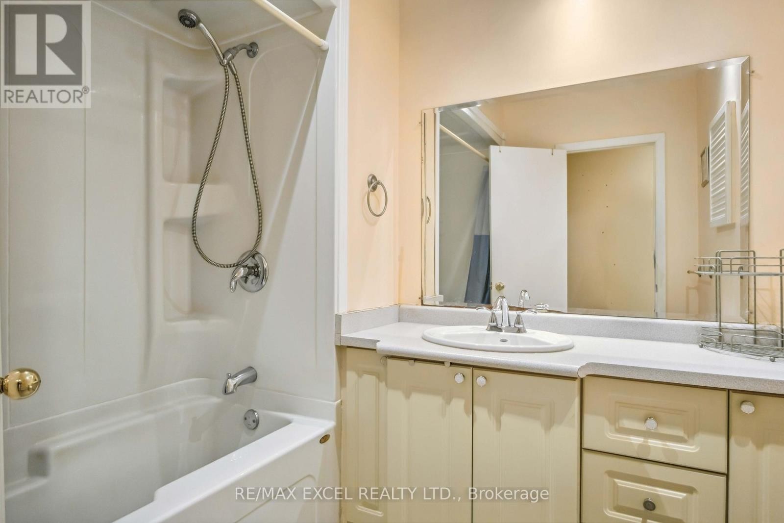 












335 WOODSWORTH ROAD

,
Toronto (St. Andrew-Windfields),




Ontario
M2L2T7

