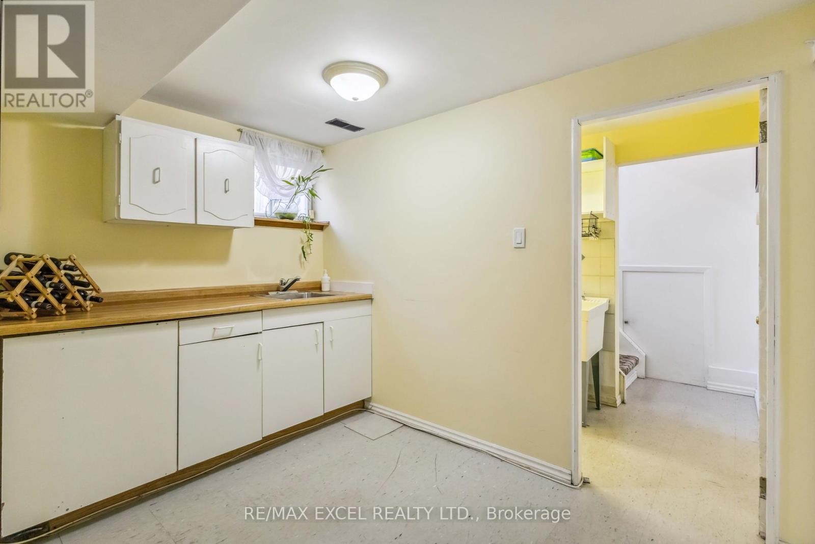 












335 WOODSWORTH ROAD

,
Toronto (St. Andrew-Windfields),




Ontario
M2L2T7

