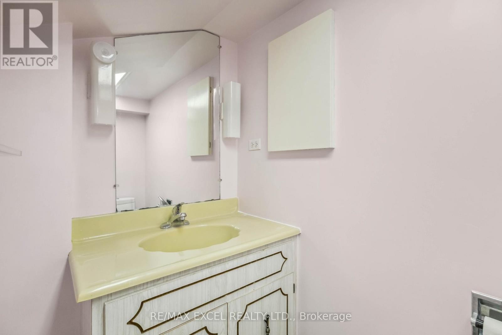 












335 WOODSWORTH ROAD

,
Toronto (St. Andrew-Windfields),




Ontario
M2L2T7

