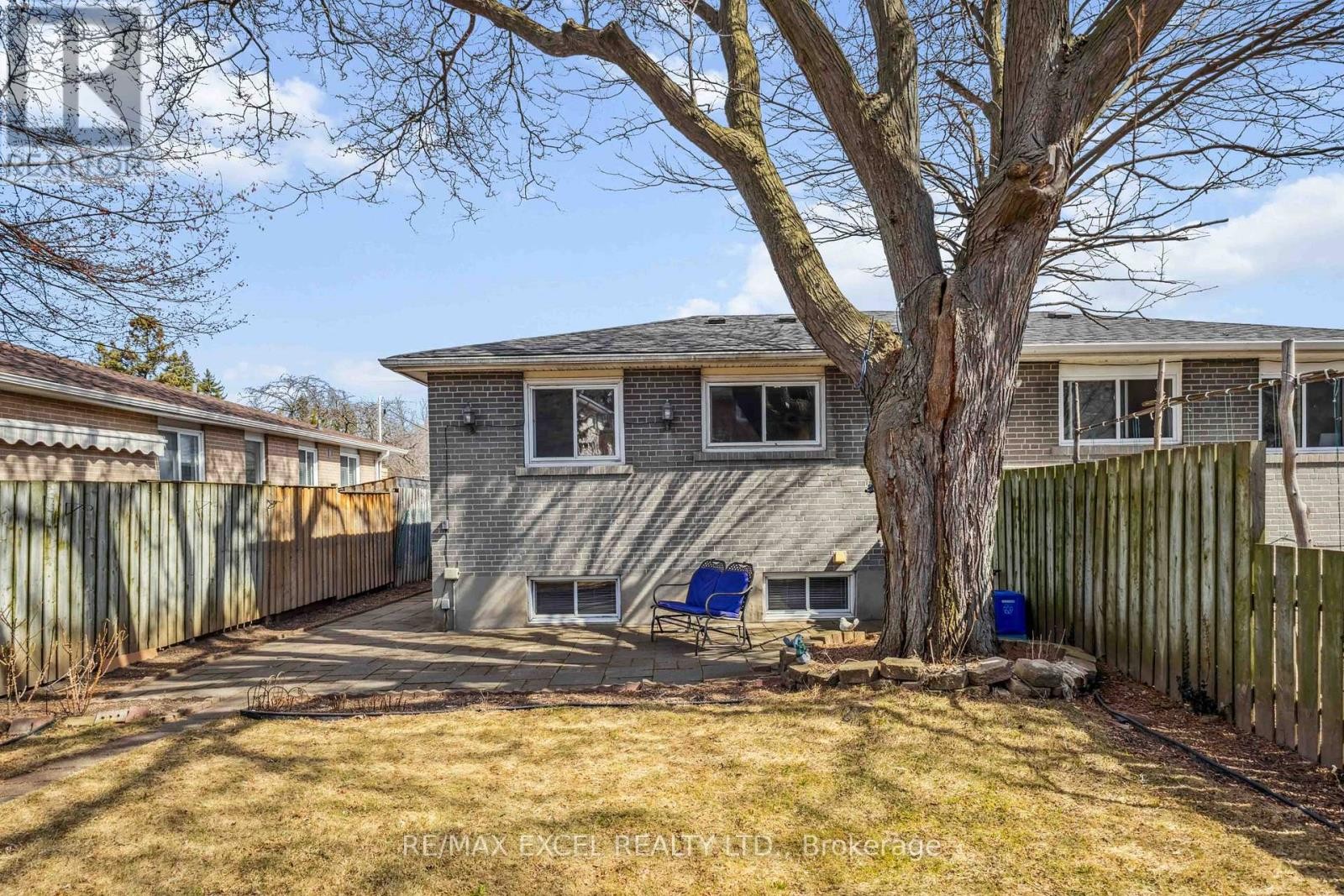 












335 WOODSWORTH ROAD

,
Toronto (St. Andrew-Windfields),




Ontario
M2L2T7

