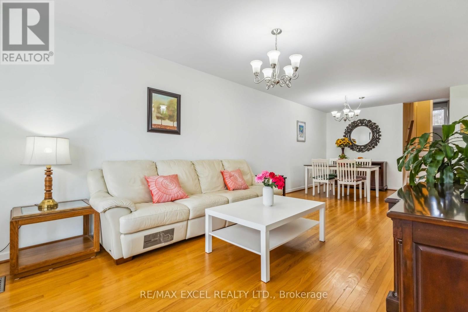 












335 WOODSWORTH ROAD

,
Toronto (St. Andrew-Windfields),




Ontario
M2L2T7

