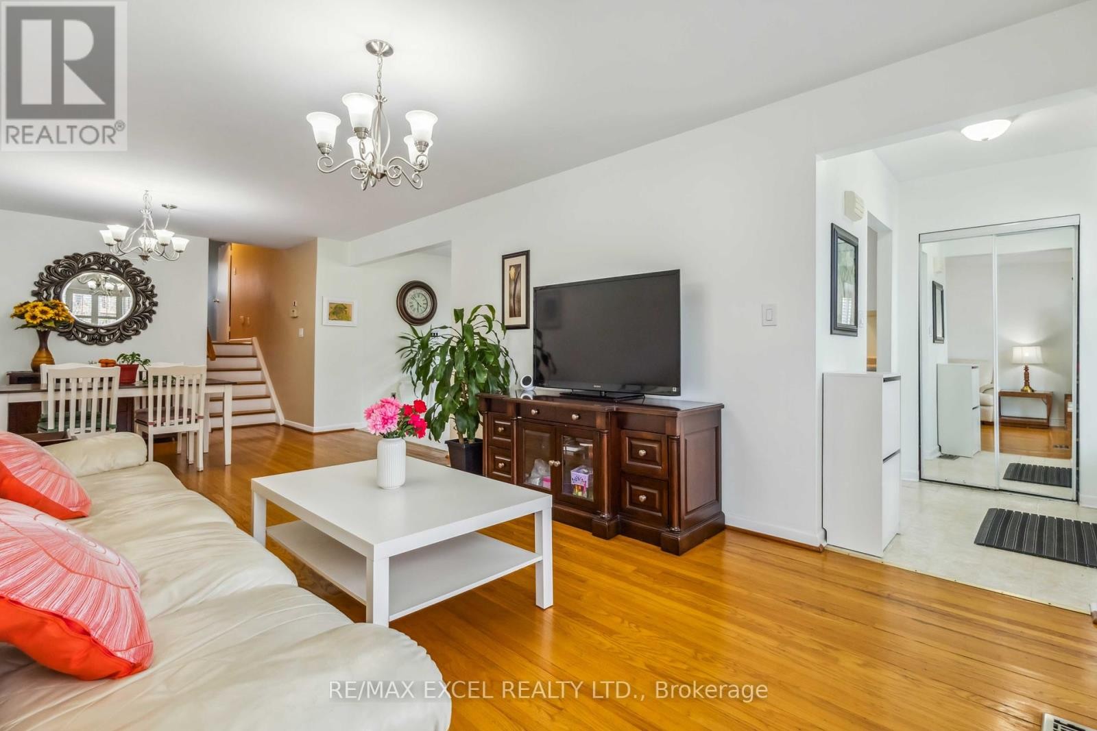 












335 WOODSWORTH ROAD

,
Toronto (St. Andrew-Windfields),




Ontario
M2L2T7

