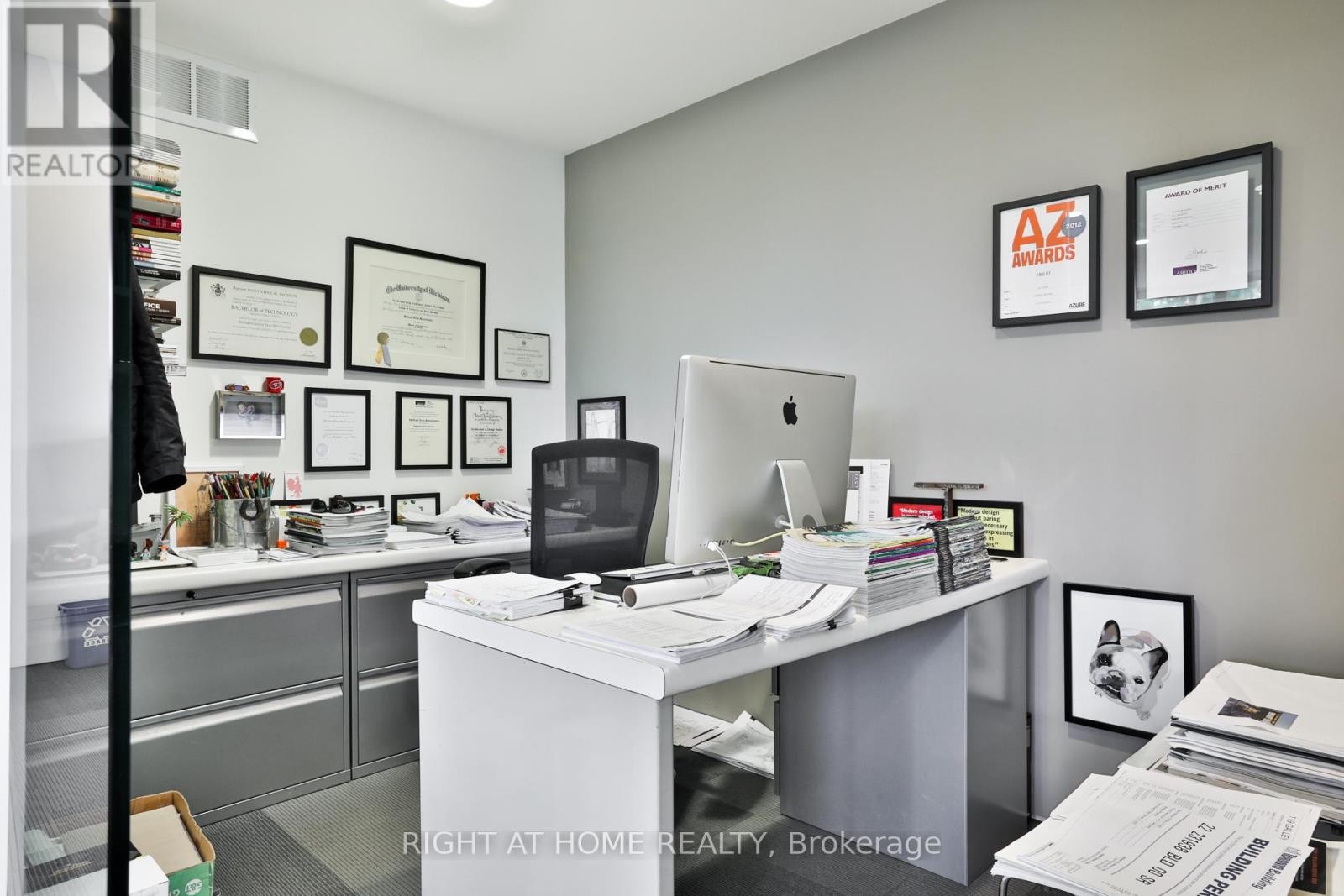 












660R COLLEGE STREET

,
Toronto (Palmerston-Little Italy),




Ontario
M6G1B8

