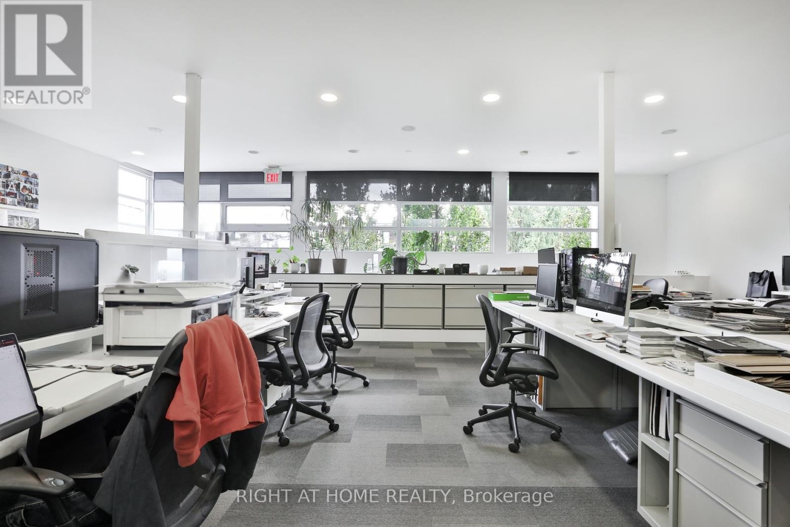 












660R COLLEGE STREET

,
Toronto (Palmerston-Little Italy),




Ontario
M6G1B8

