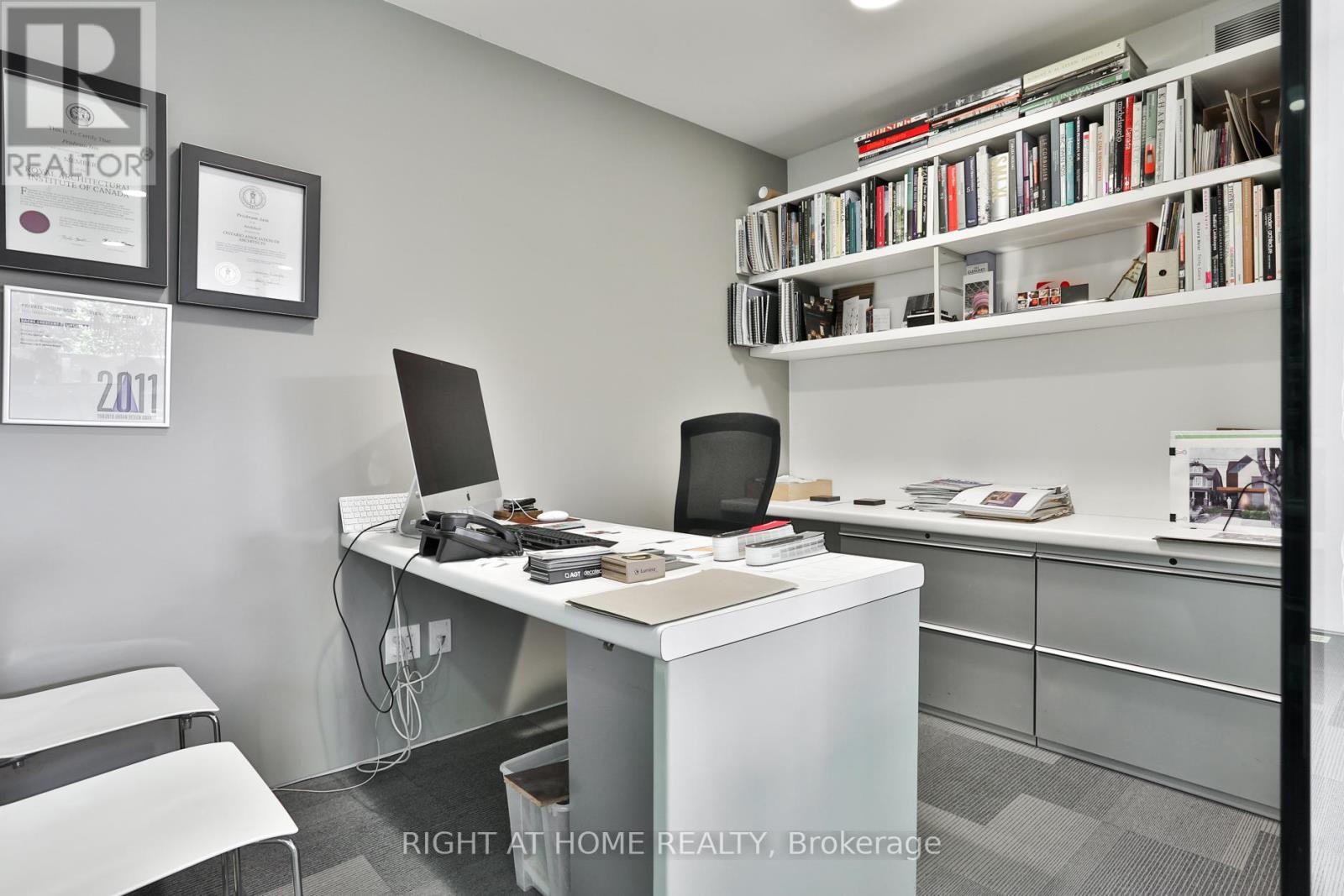 












660R COLLEGE STREET

,
Toronto (Palmerston-Little Italy),




Ontario
M6G1B8

