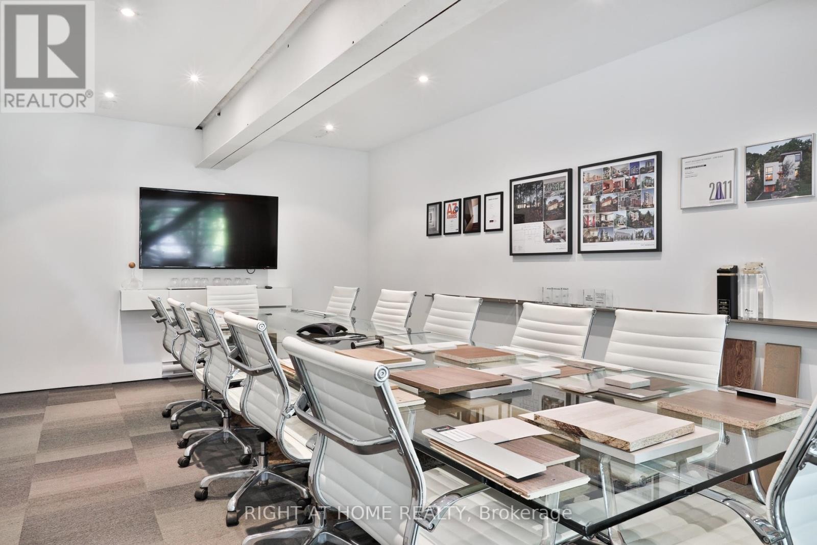 












660R COLLEGE STREET

,
Toronto (Palmerston-Little Italy),




Ontario
M6G1B8


