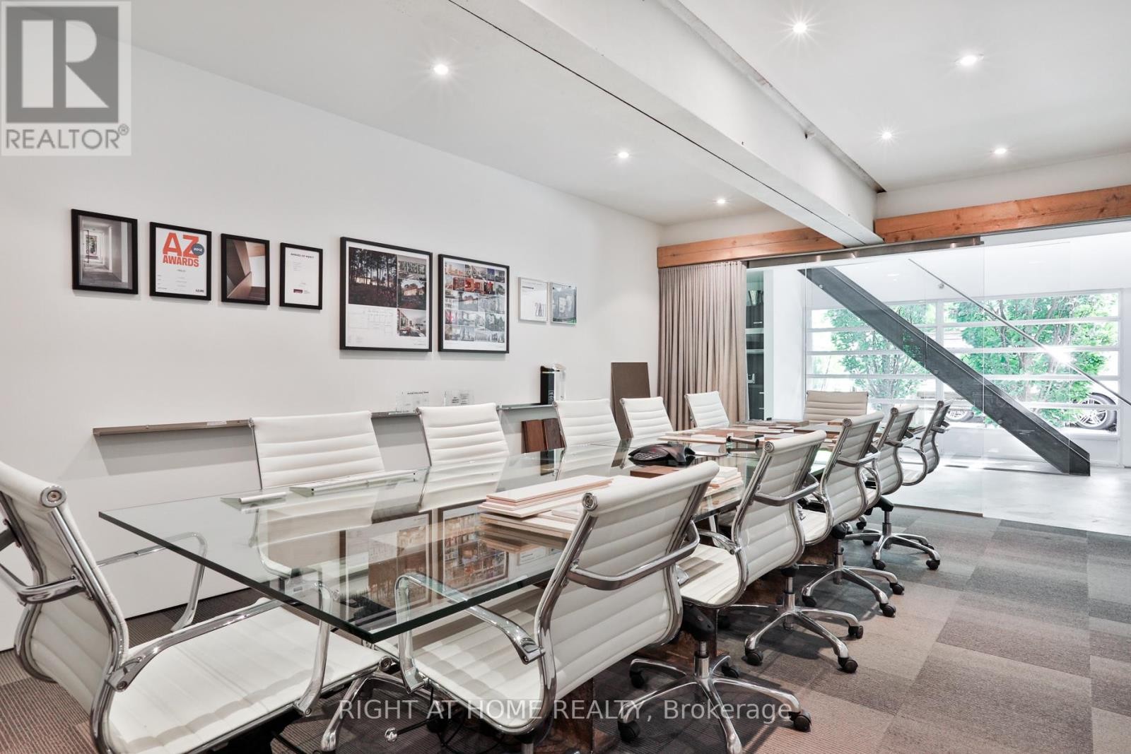 












660R COLLEGE STREET

,
Toronto (Palmerston-Little Italy),




Ontario
M6G1B8

