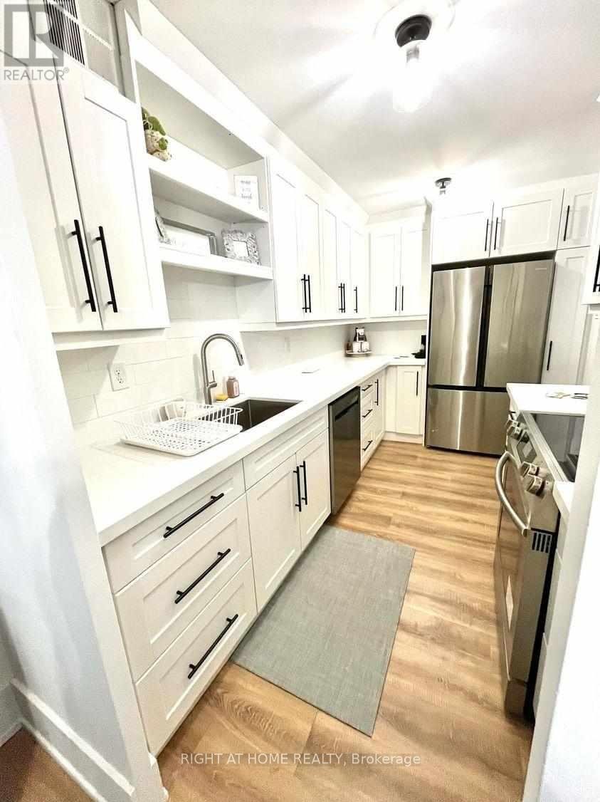 












1012 - 177 LINUS ROAD

,
Toronto (Don Valley Village),




Ontario
M2J4S5

