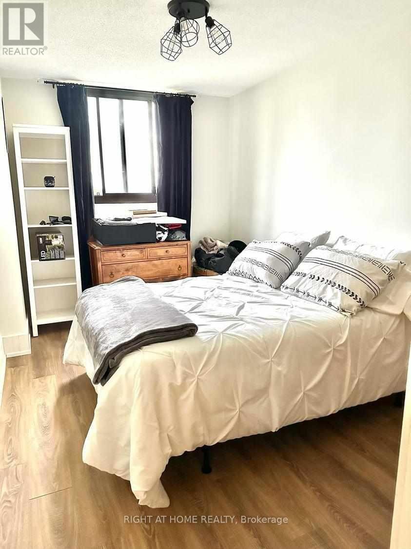 












1012 - 177 LINUS ROAD

,
Toronto (Don Valley Village),




Ontario
M2J4S5

