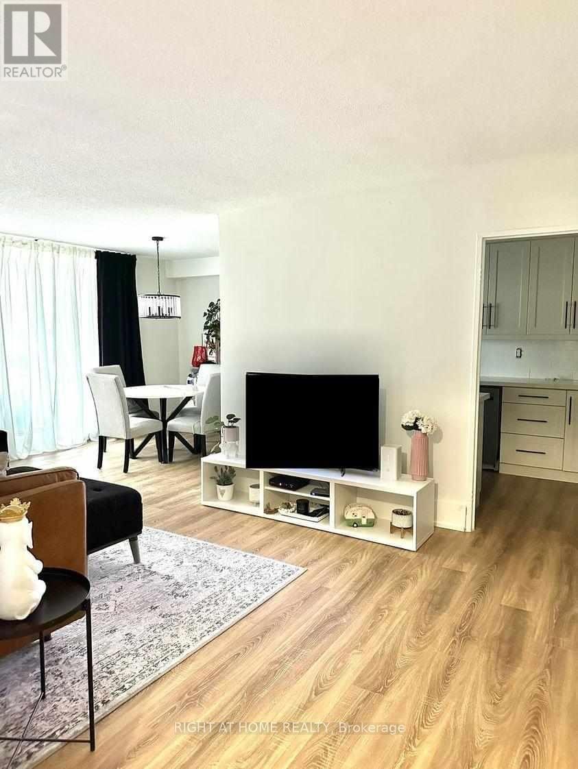 












1012 - 177 LINUS ROAD

,
Toronto (Don Valley Village),




Ontario
M2J4S5

