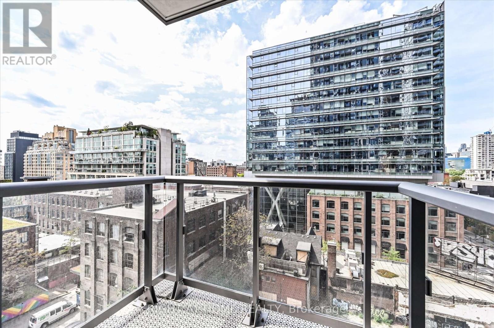 












825 - 108 PETER STREET

,
Toronto (Waterfront Communities),




Ontario
M5V0W2

