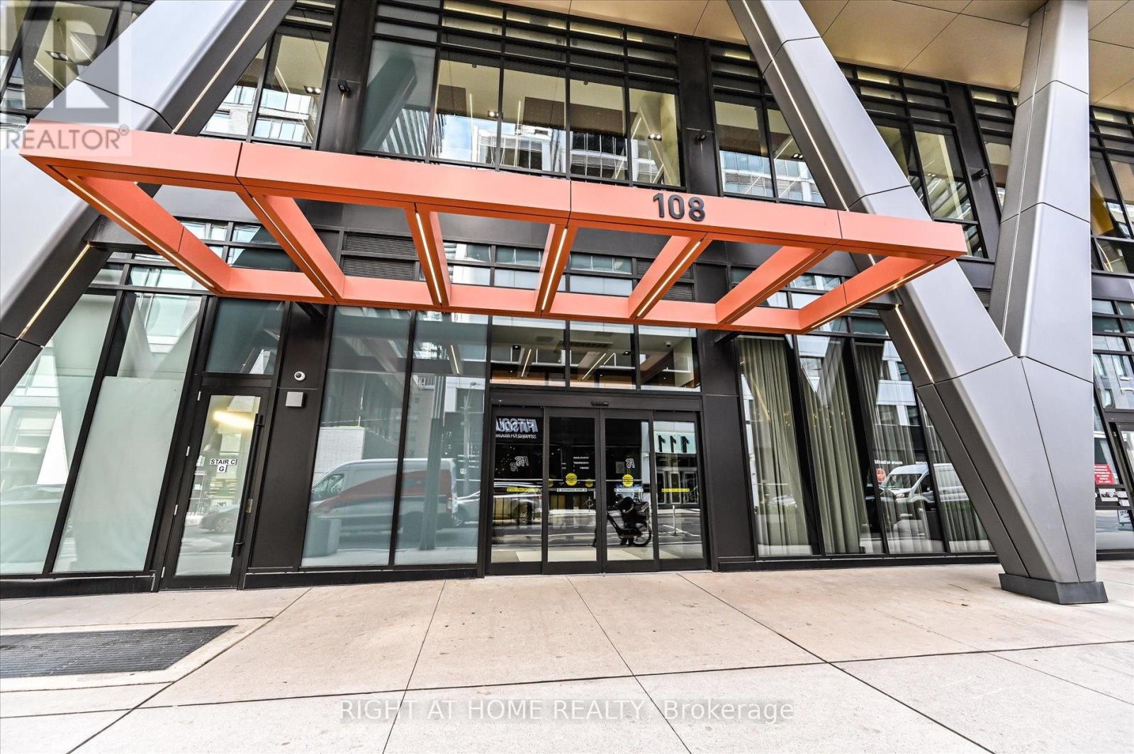 












825 - 108 PETER STREET

,
Toronto (Waterfront Communities),




Ontario
M5V0W2

