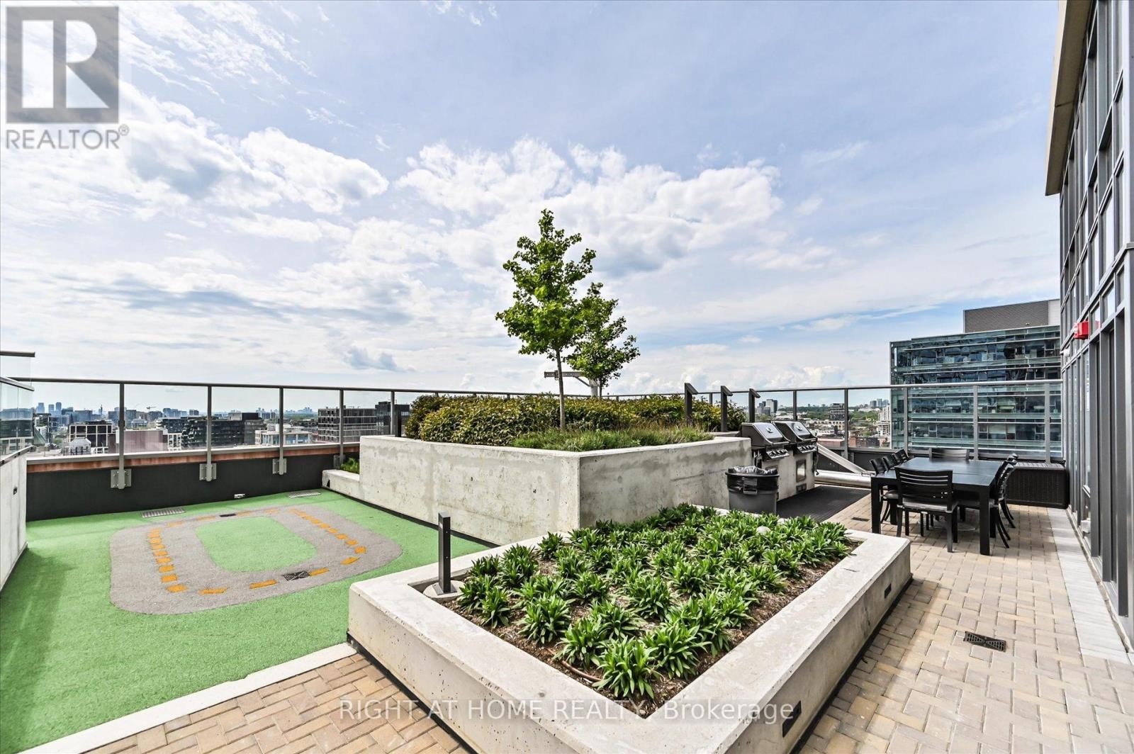 












825 - 108 PETER STREET

,
Toronto (Waterfront Communities),




Ontario
M5V0W2

