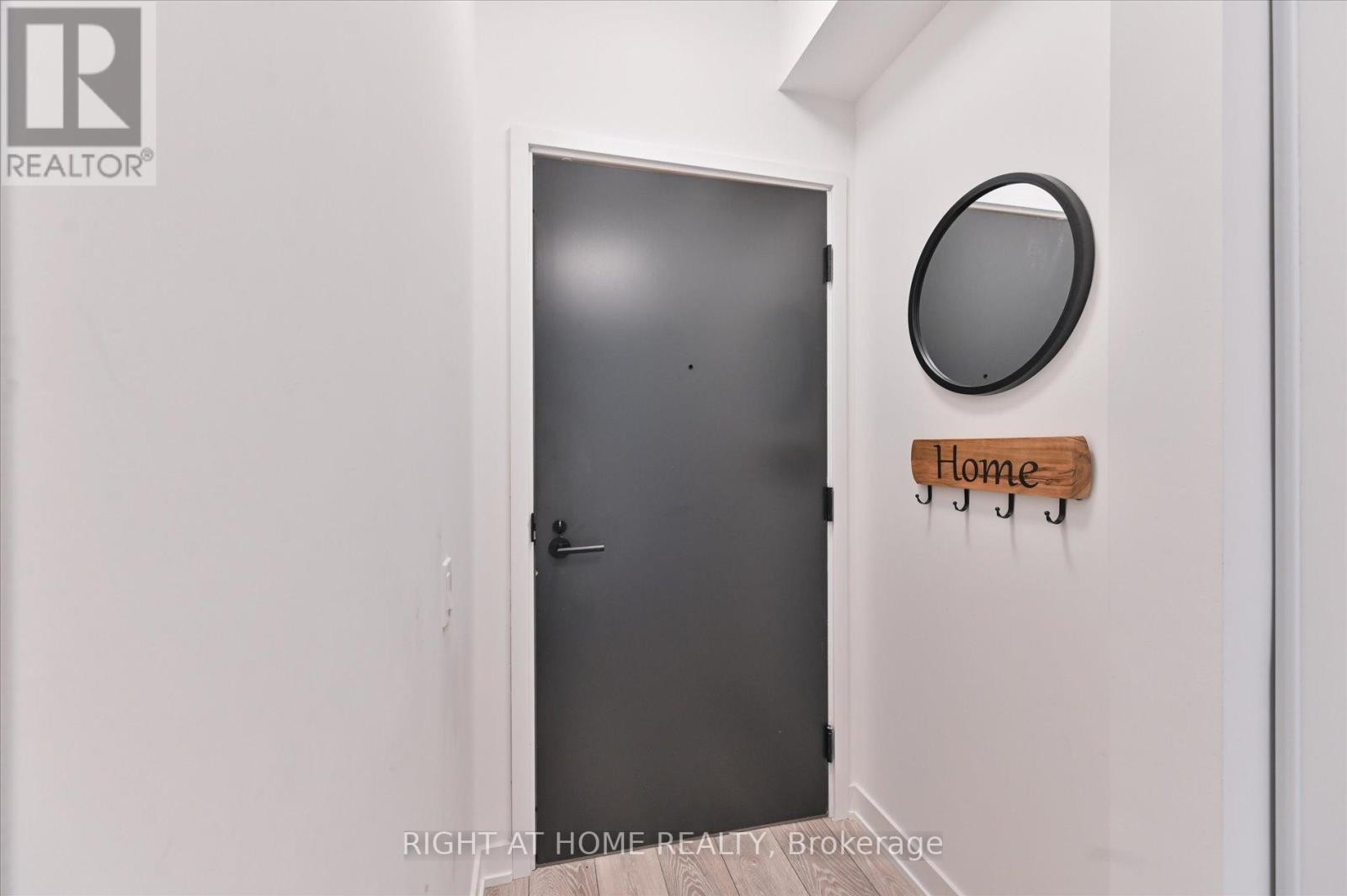 












825 - 108 PETER STREET

,
Toronto (Waterfront Communities),




Ontario
M5V0W2

