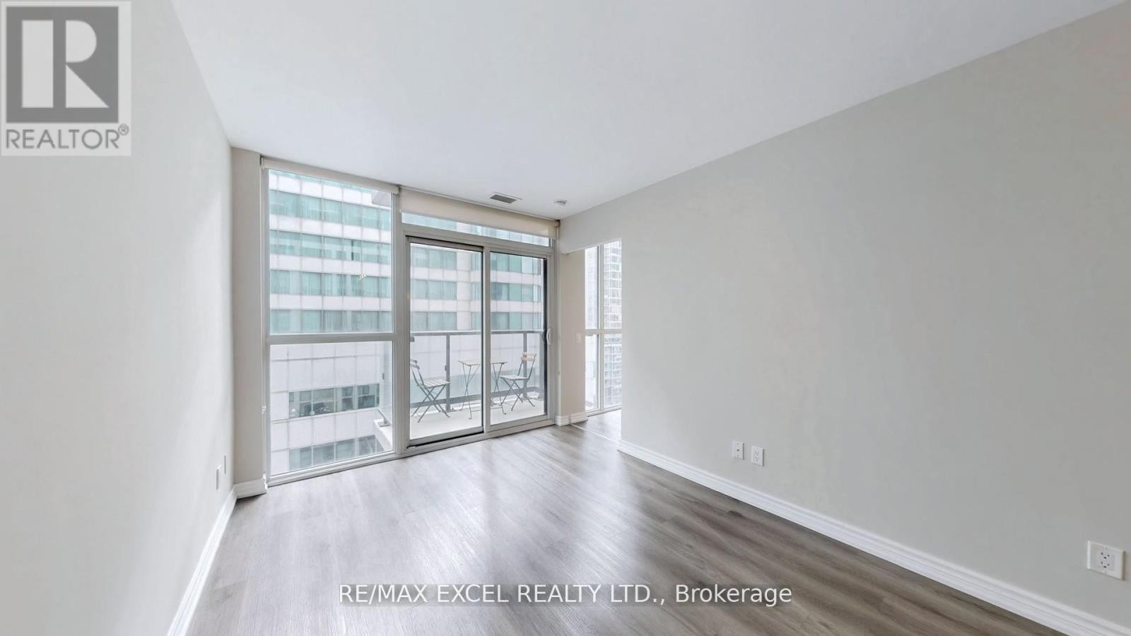 












1218 - 87 PETER STREET

,
Toronto (Waterfront Communities),




Ontario
M5V0P1

