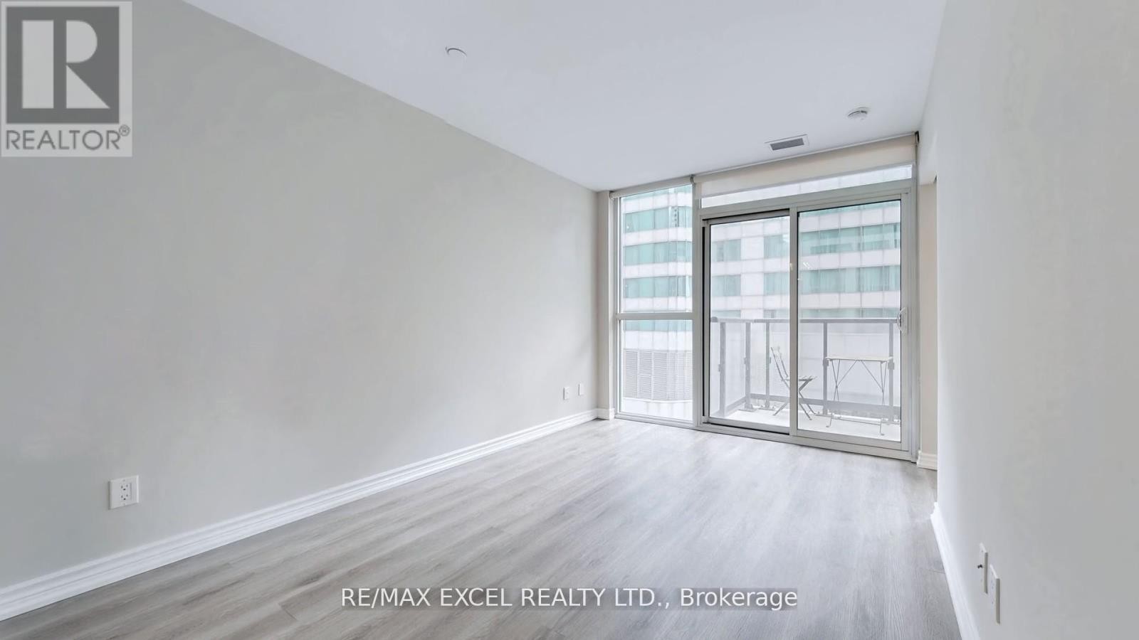 












1218 - 87 PETER STREET

,
Toronto (Waterfront Communities),




Ontario
M5V0P1

