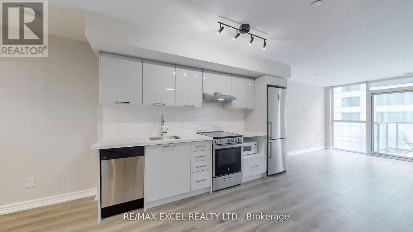 












1218 - 87 PETER STREET

,
Toronto (Waterfront Communities),




Ontario
M5V0P1

