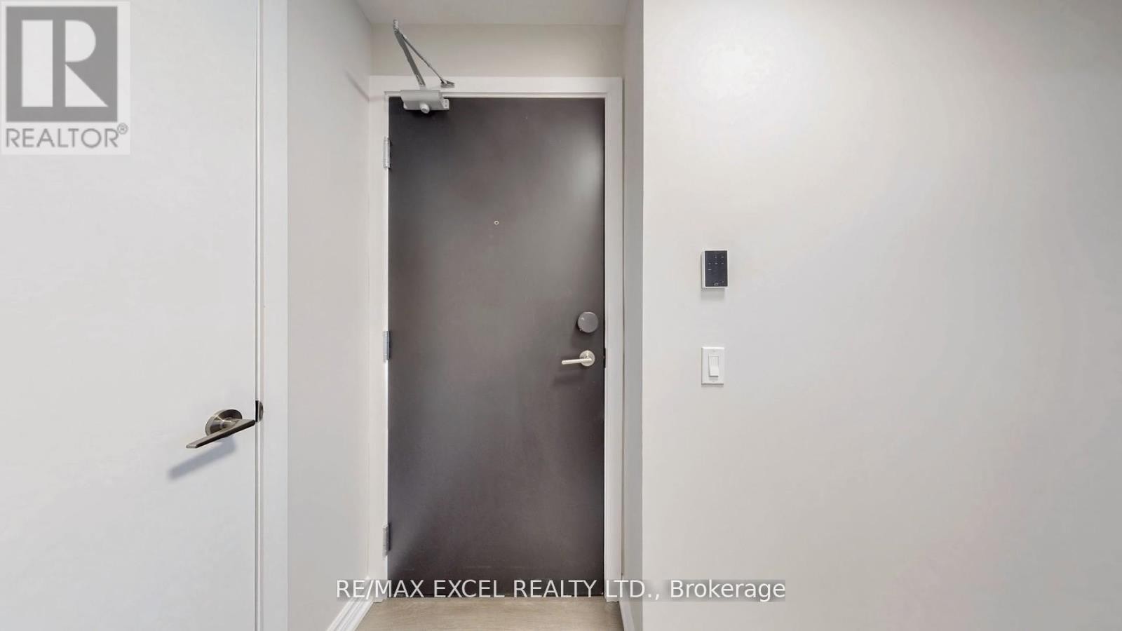












1218 - 87 PETER STREET

,
Toronto (Waterfront Communities),




Ontario
M5V0P1

