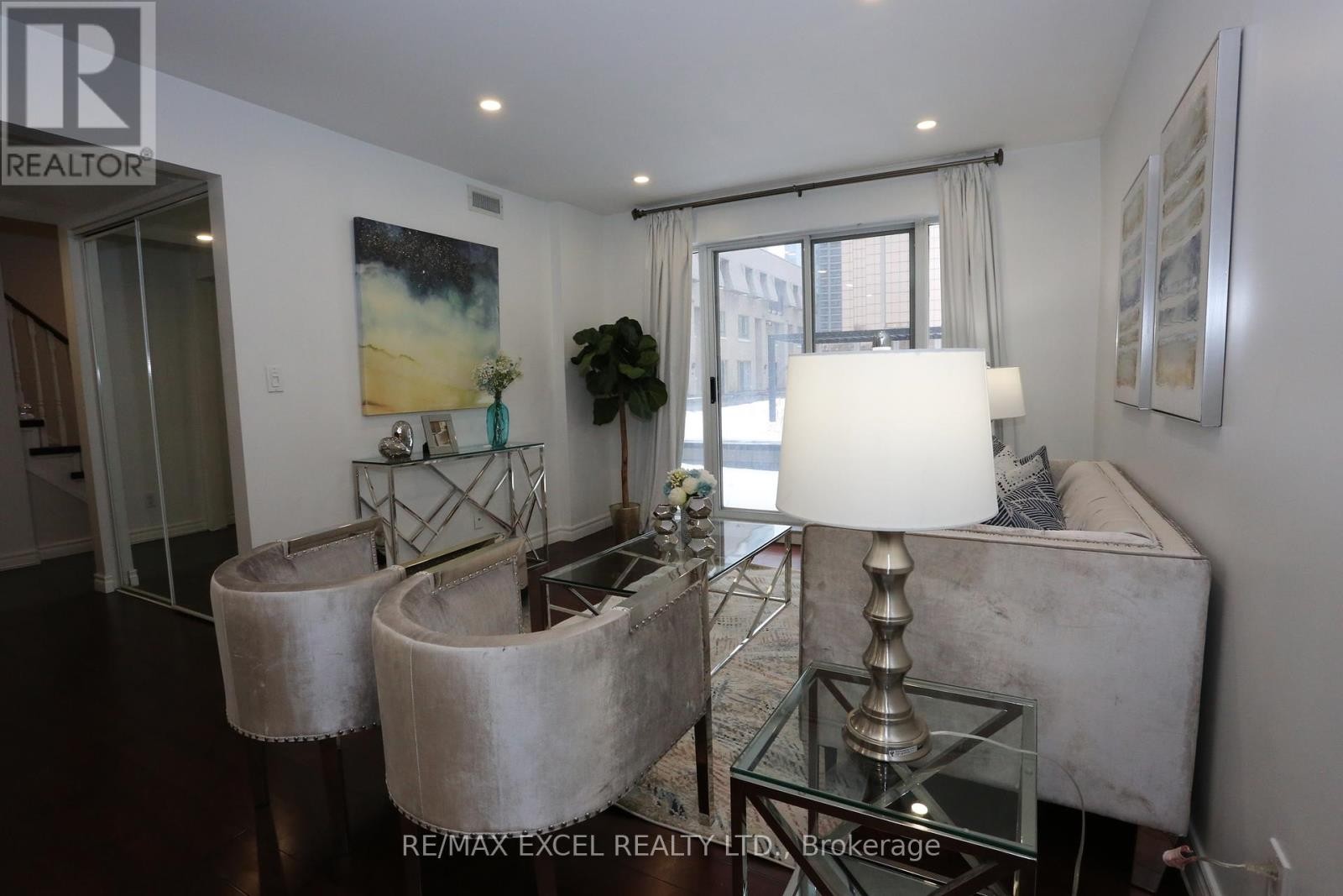 












114 - 38 HOLLYWOOD AVENUE

,
Toronto (Willowdale East),




Ontario
M2N6R6

