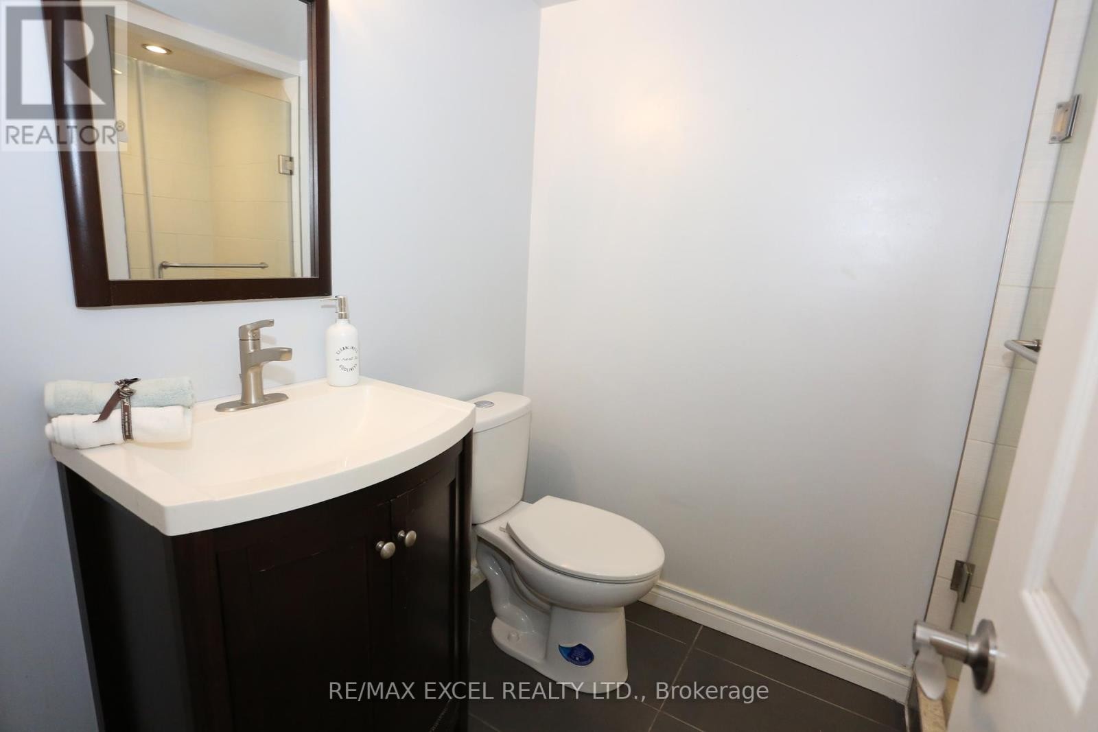 












114 - 38 HOLLYWOOD AVENUE

,
Toronto (Willowdale East),




Ontario
M2N6R6

