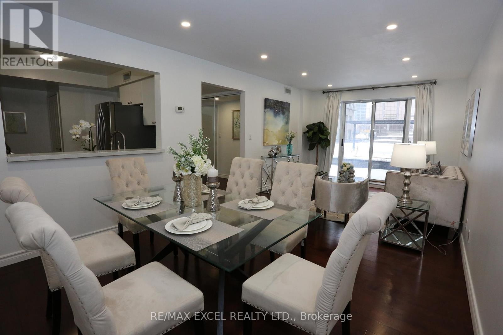 












114 - 38 HOLLYWOOD AVENUE

,
Toronto (Willowdale East),




Ontario
M2N6R6

