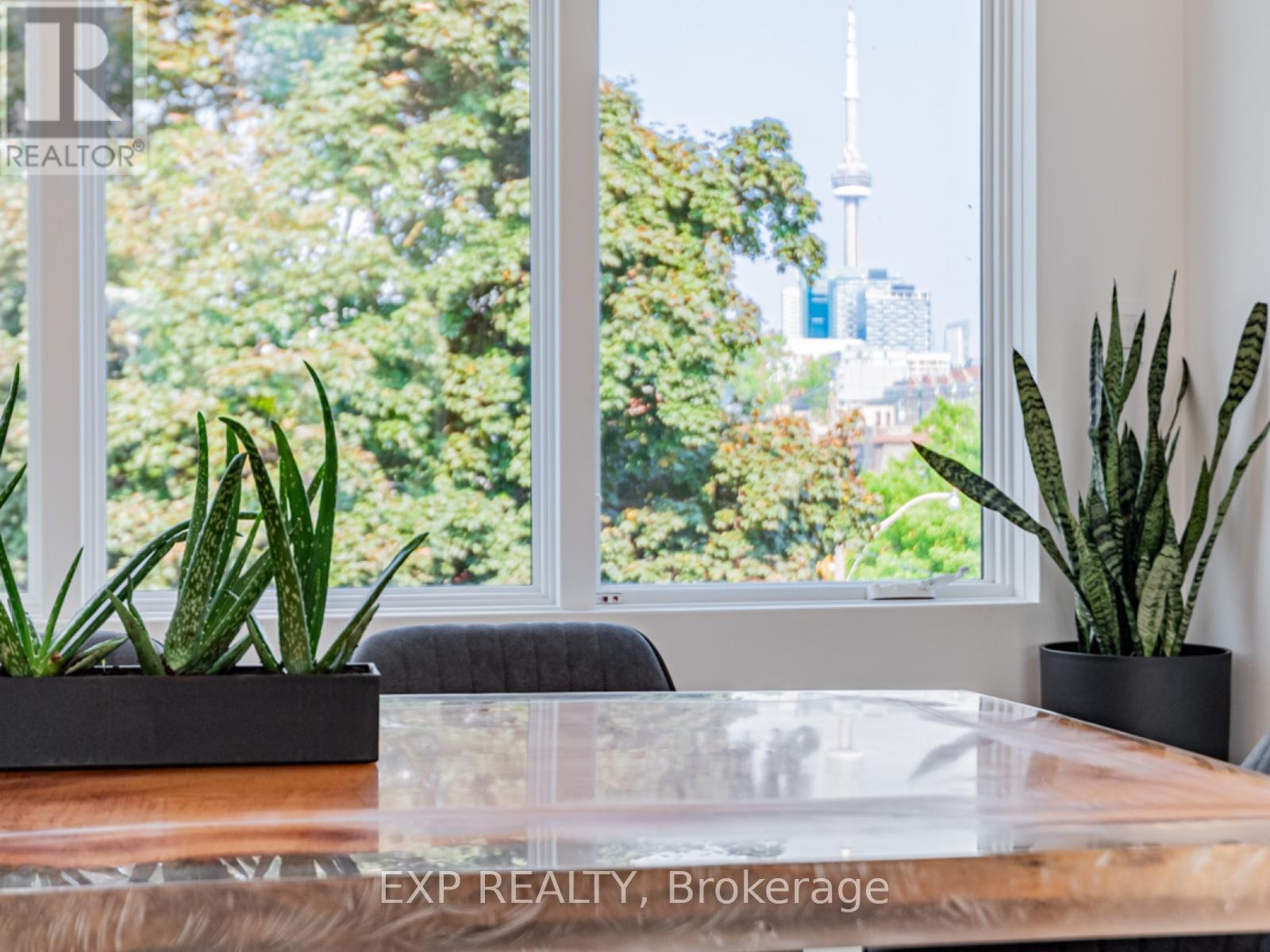












44 MASSEY STREET

,
Toronto (Niagara),




Ontario
M6J2T4

