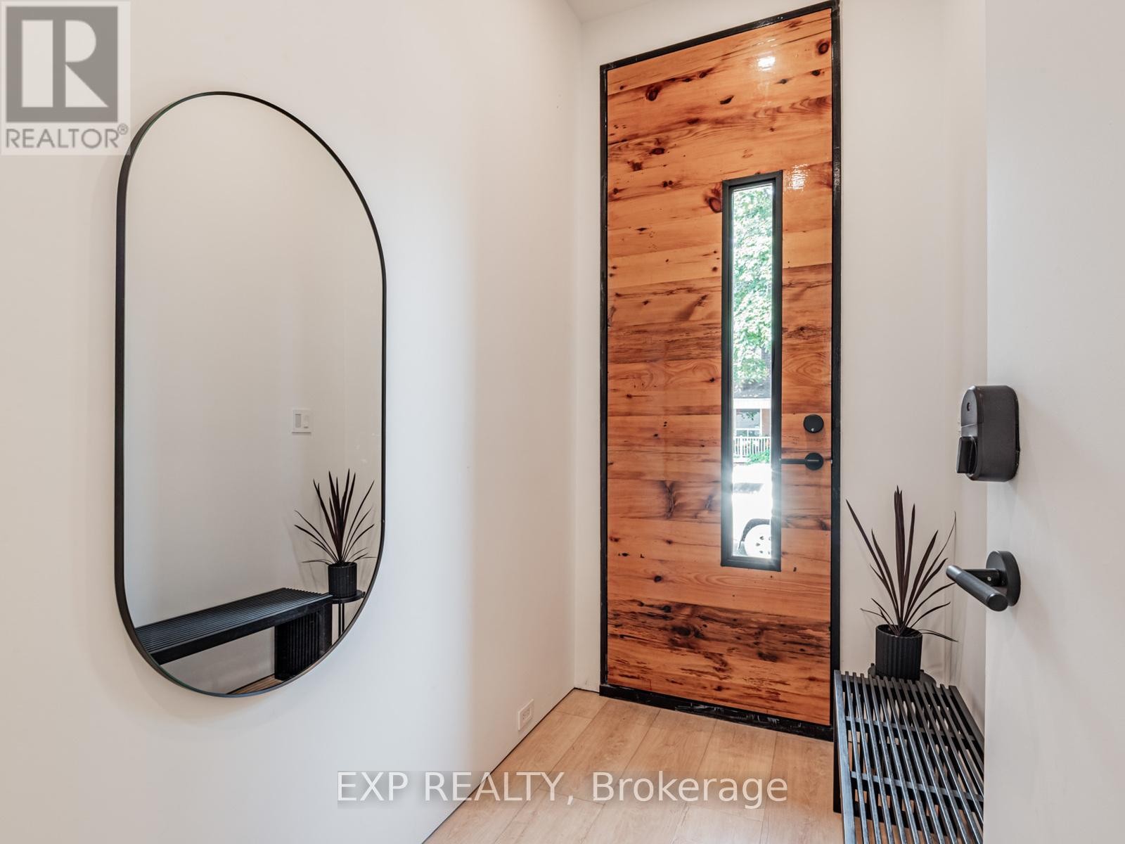 












44 MASSEY STREET

,
Toronto (Niagara),




Ontario
M6J2T4

