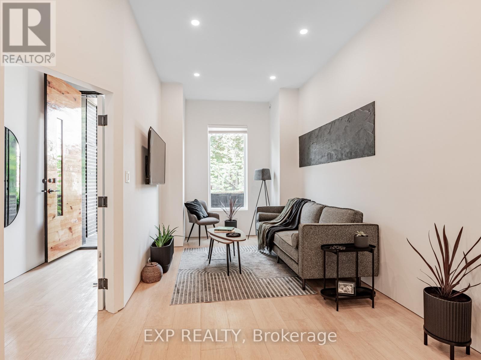 












44 MASSEY STREET

,
Toronto (Niagara),




Ontario
M6J2T4

