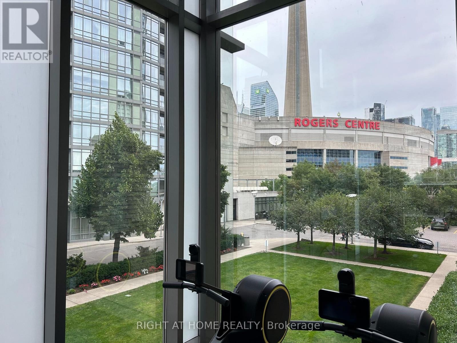 












2510 - 10 NAVY WHARF COURT

,
Toronto (Waterfront Communities),




Ontario
M5V3V2

