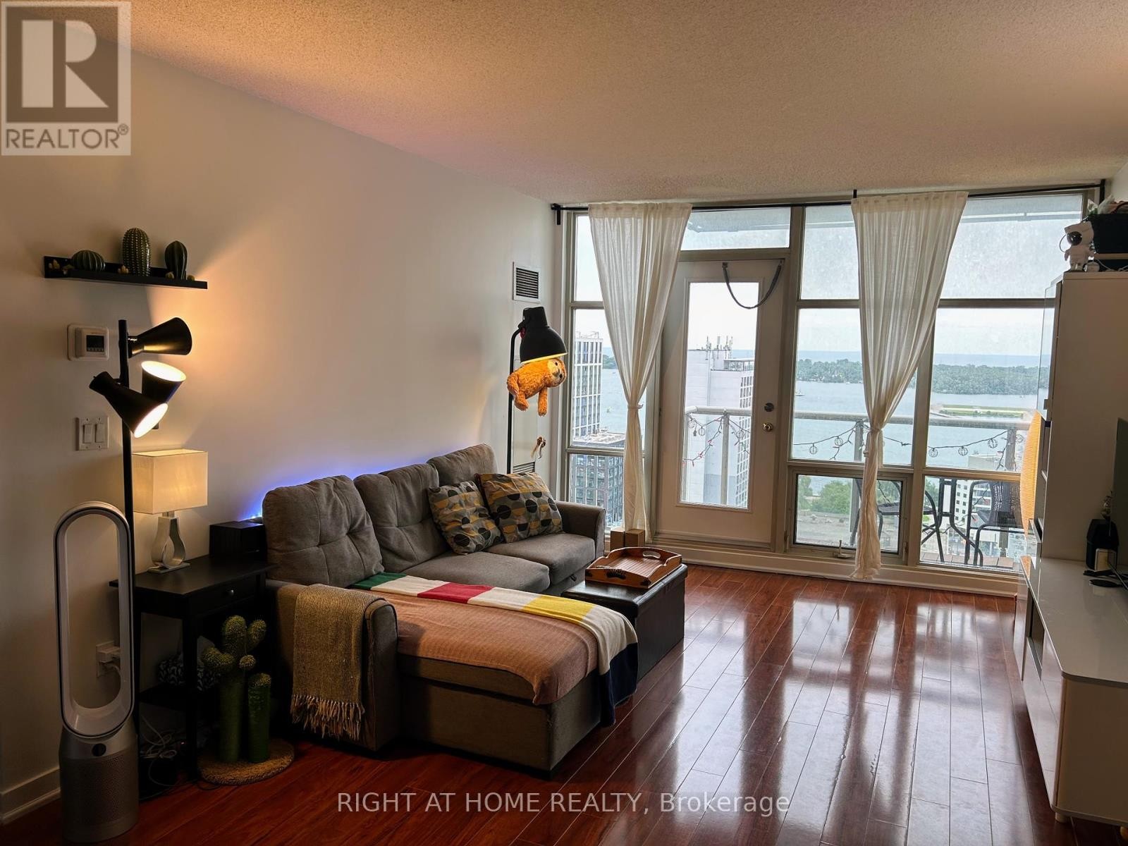 












2510 - 10 NAVY WHARF COURT

,
Toronto (Waterfront Communities),




Ontario
M5V3V2

