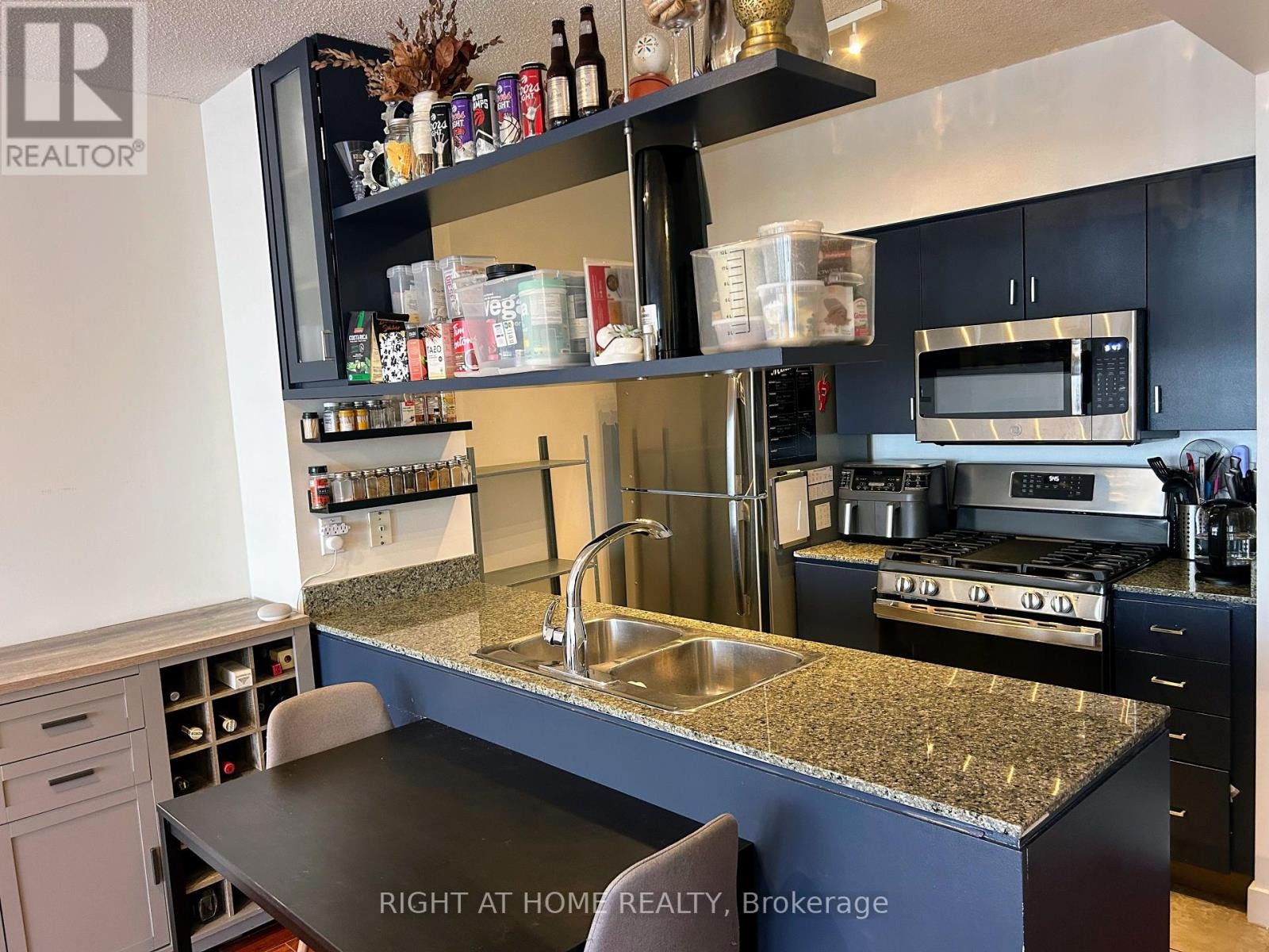 












2510 - 10 NAVY WHARF COURT

,
Toronto (Waterfront Communities),




Ontario
M5V3V2

