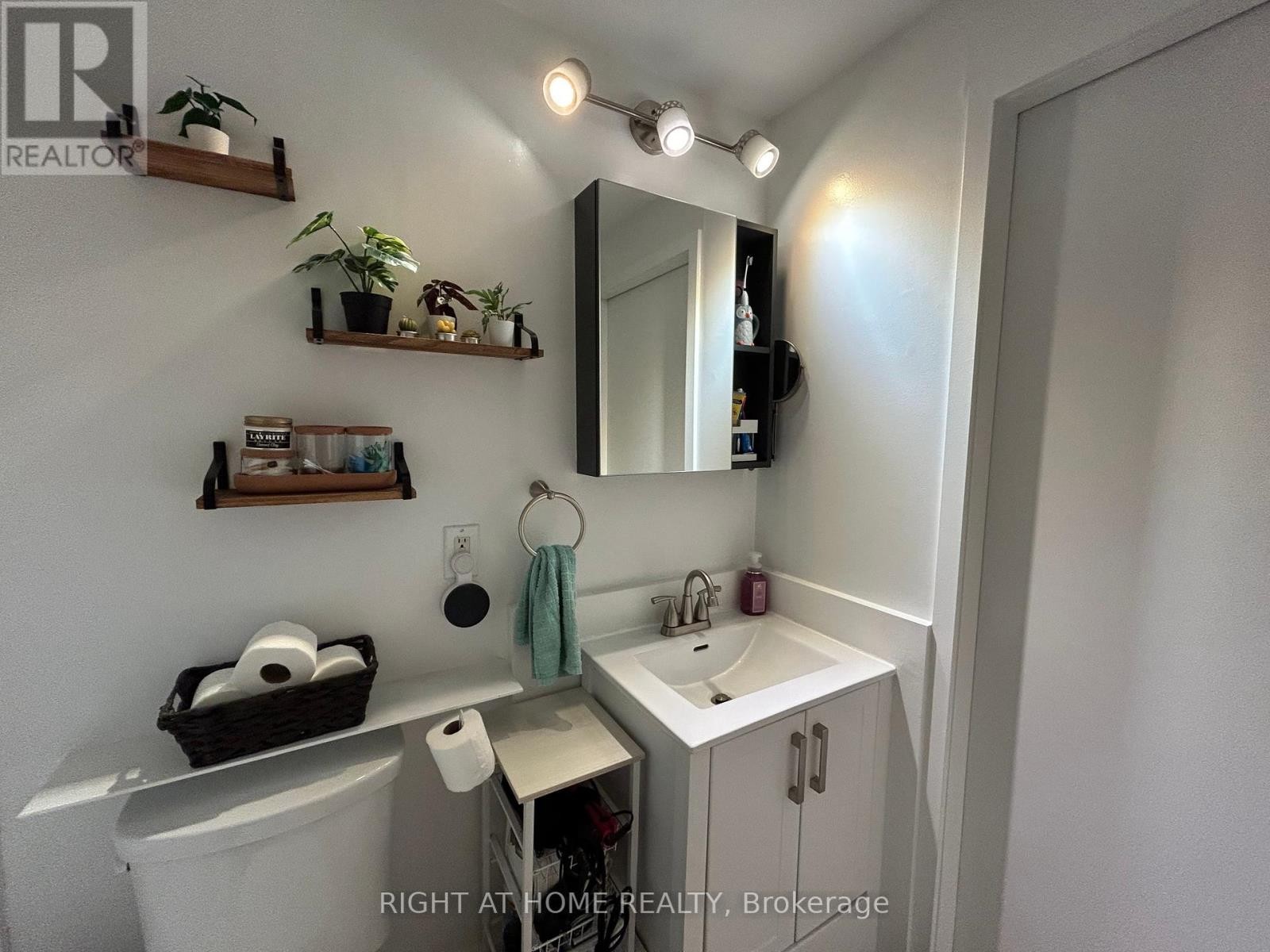 












2510 - 10 NAVY WHARF COURT

,
Toronto (Waterfront Communities),




Ontario
M5V3V2

