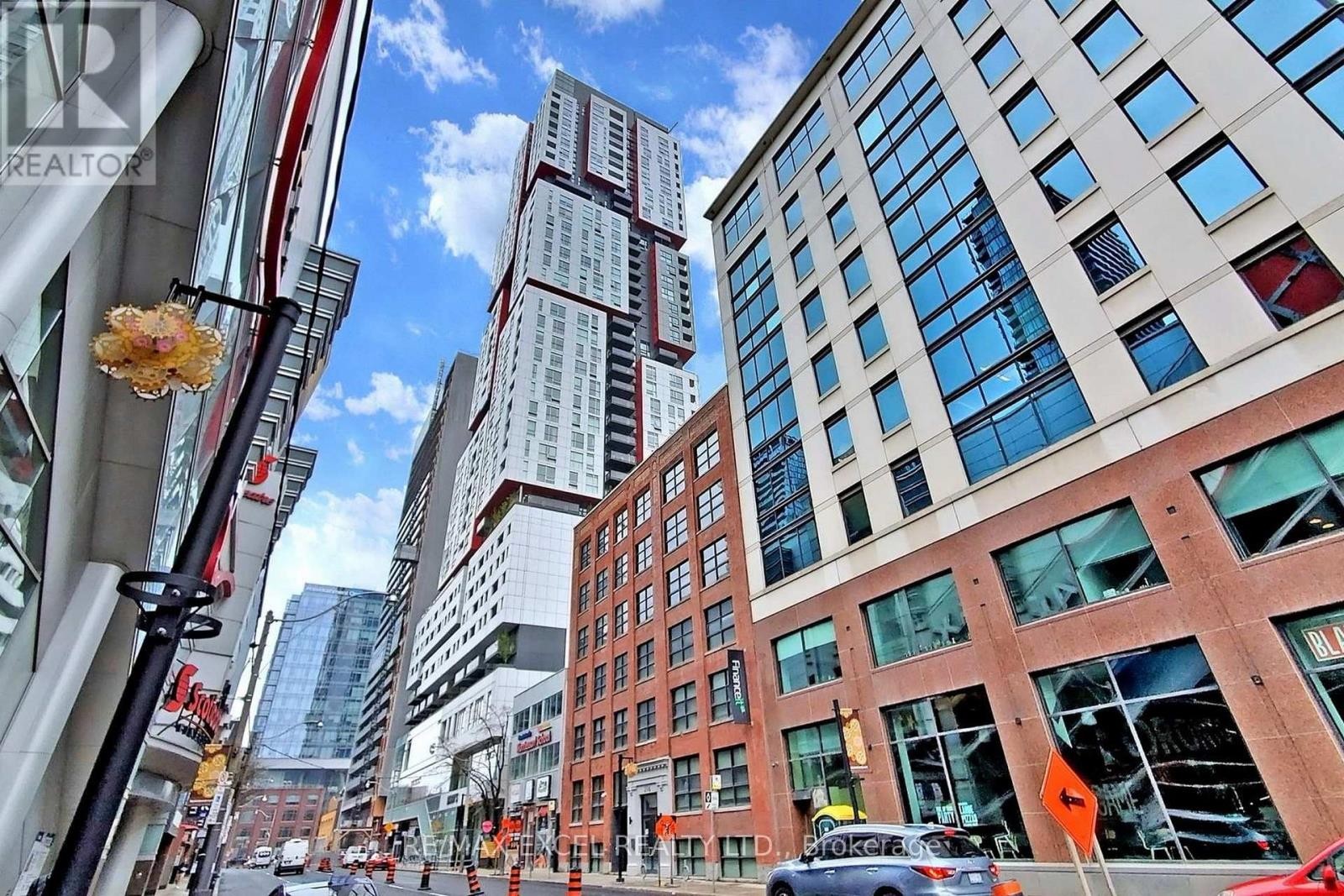 












2505 - 318 RICHMOND STREET W

,
Toronto (Waterfront Communities),




Ontario
M5V0B4

