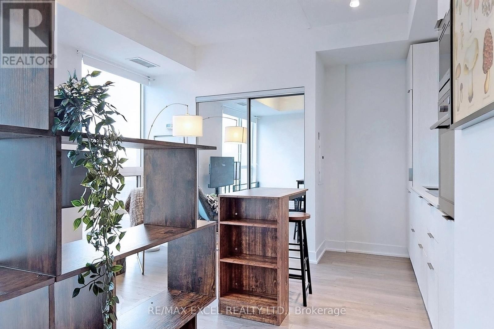












2505 - 318 RICHMOND STREET W

,
Toronto (Waterfront Communities),




Ontario
M5V0B4


