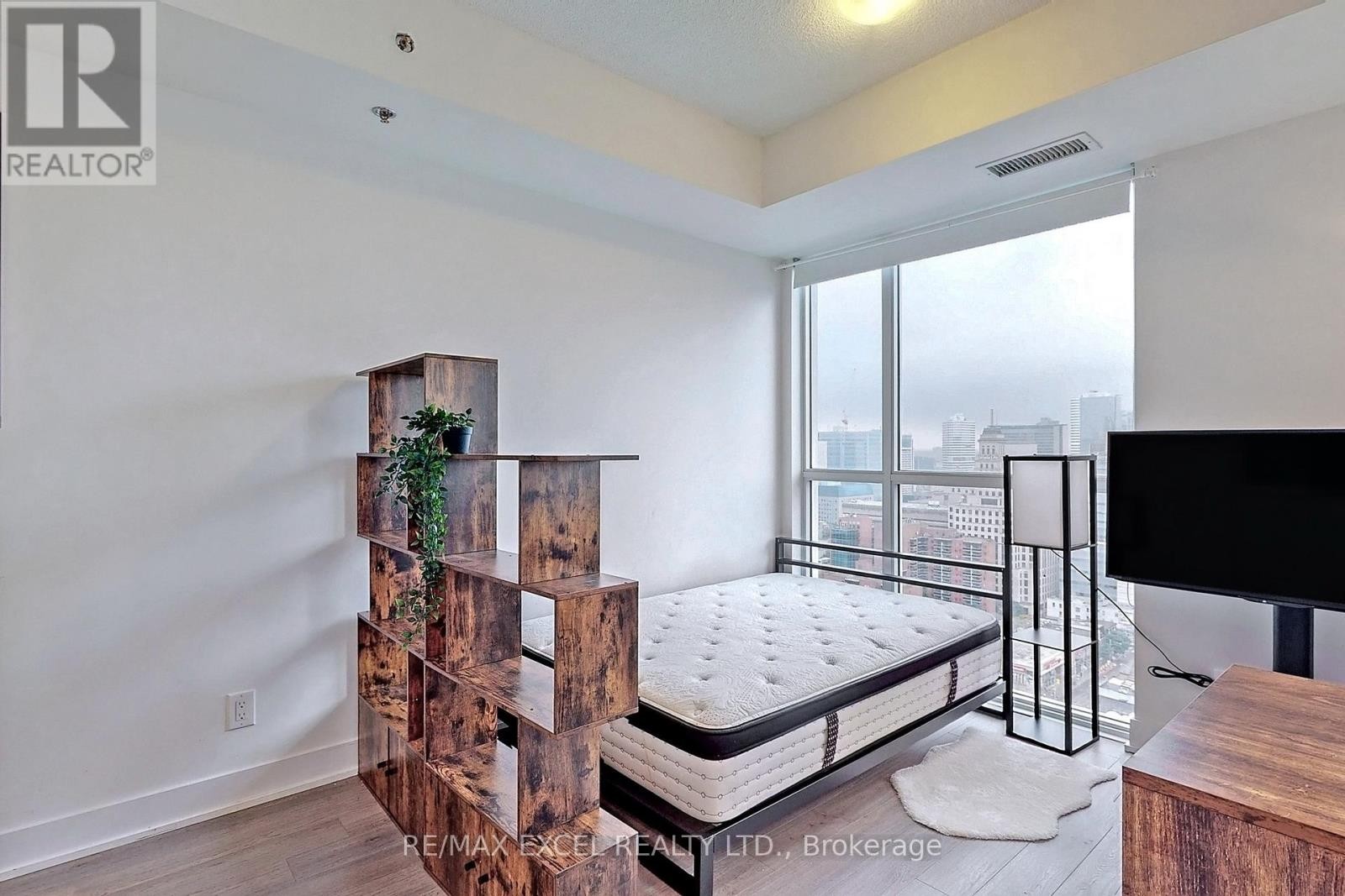 












2505 - 318 RICHMOND STREET W

,
Toronto (Waterfront Communities),




Ontario
M5V0B4

