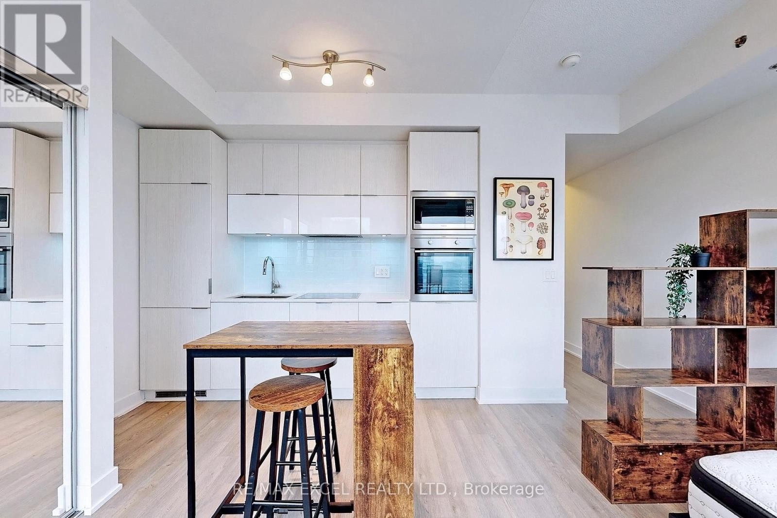 












2505 - 318 RICHMOND STREET W

,
Toronto (Waterfront Communities),




Ontario
M5V0B4

