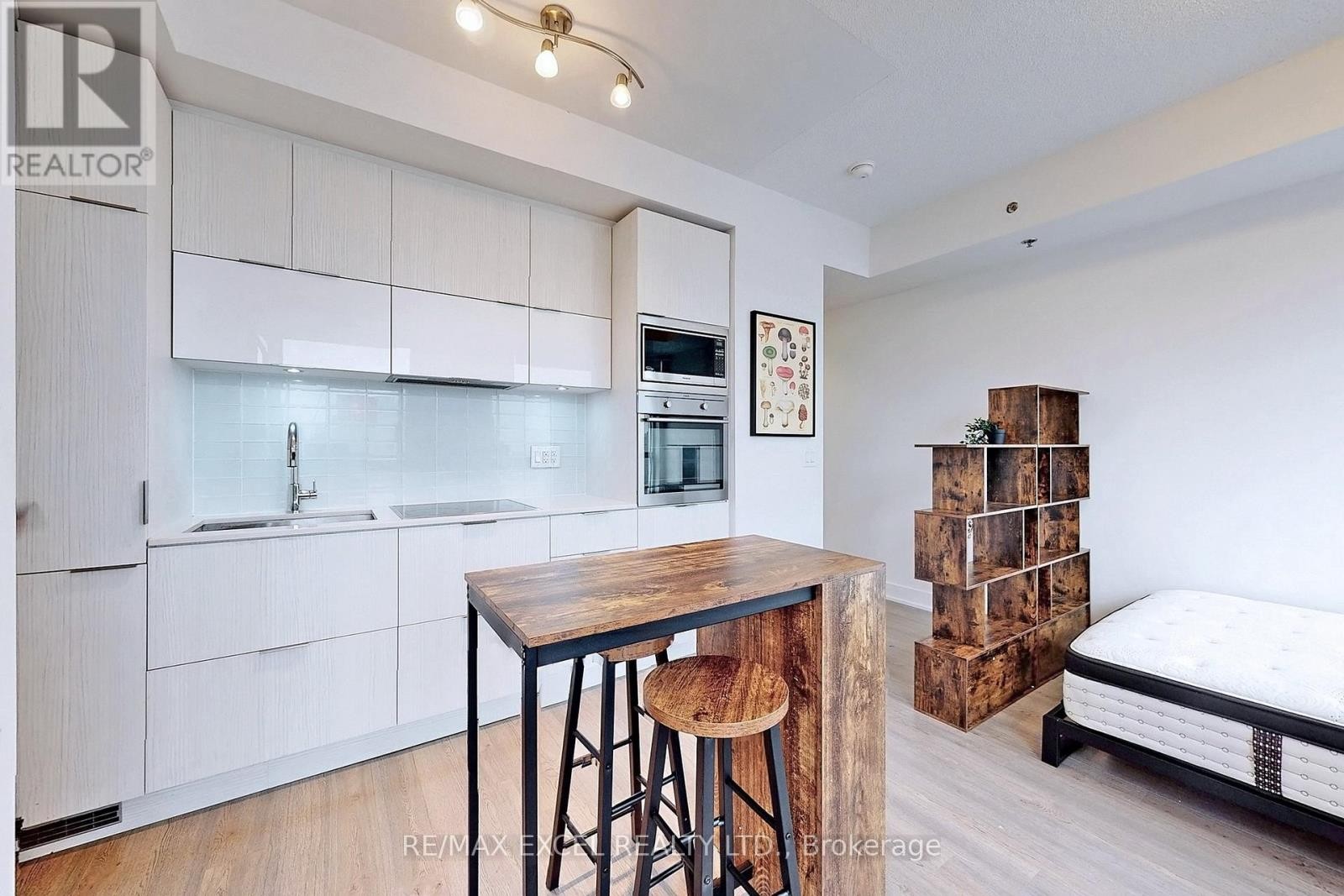 












2505 - 318 RICHMOND STREET W

,
Toronto (Waterfront Communities),




Ontario
M5V0B4


