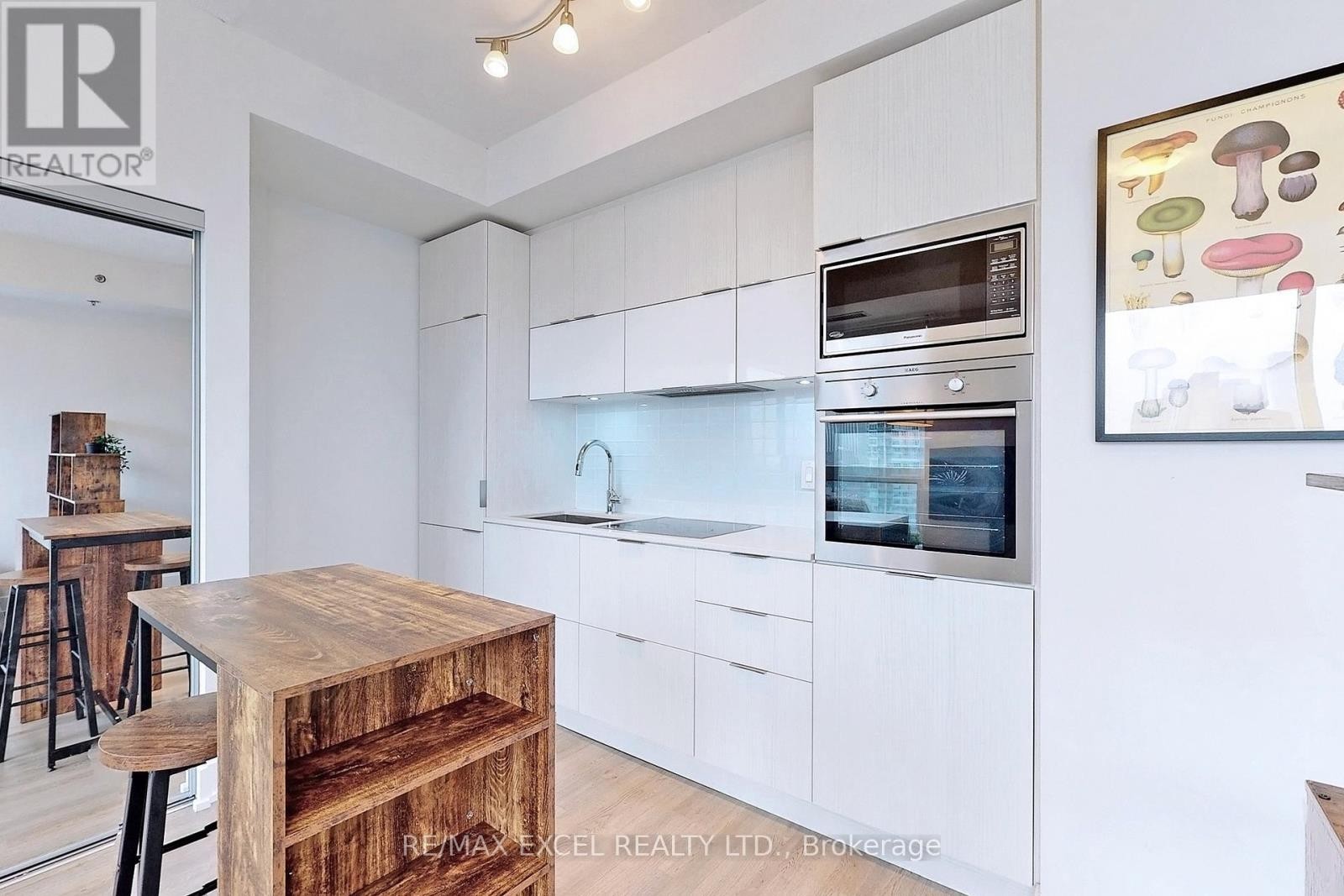 












2505 - 318 RICHMOND STREET W

,
Toronto (Waterfront Communities),




Ontario
M5V0B4

