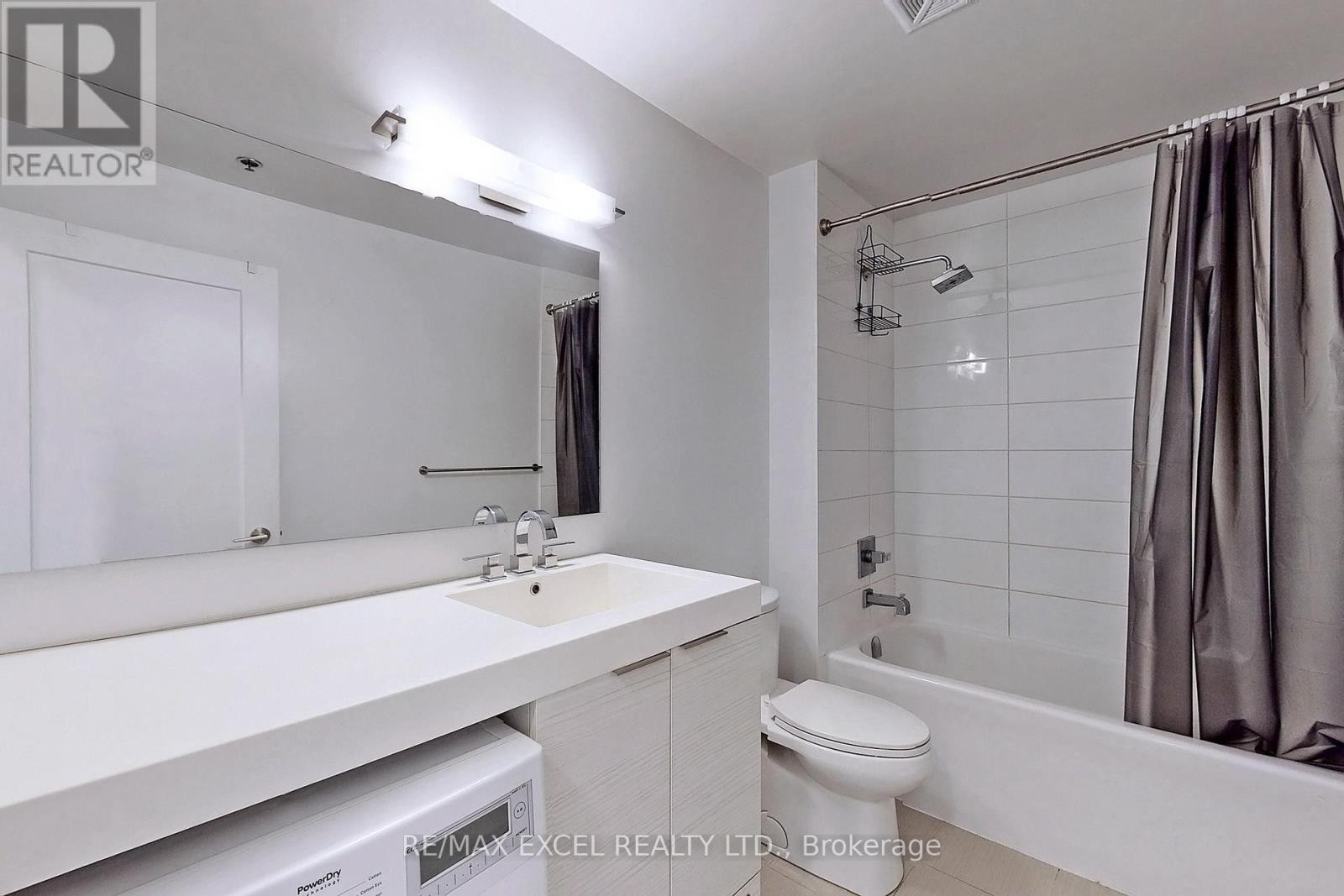 












2505 - 318 RICHMOND STREET W

,
Toronto (Waterfront Communities),




Ontario
M5V0B4

