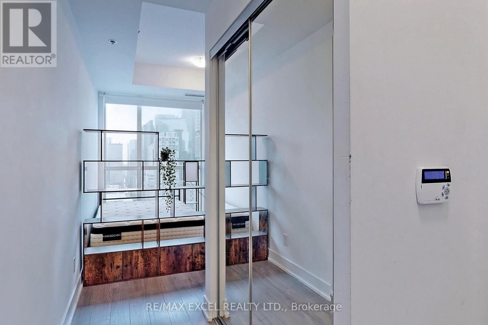 












2505 - 318 RICHMOND STREET W

,
Toronto (Waterfront Communities),




Ontario
M5V0B4

